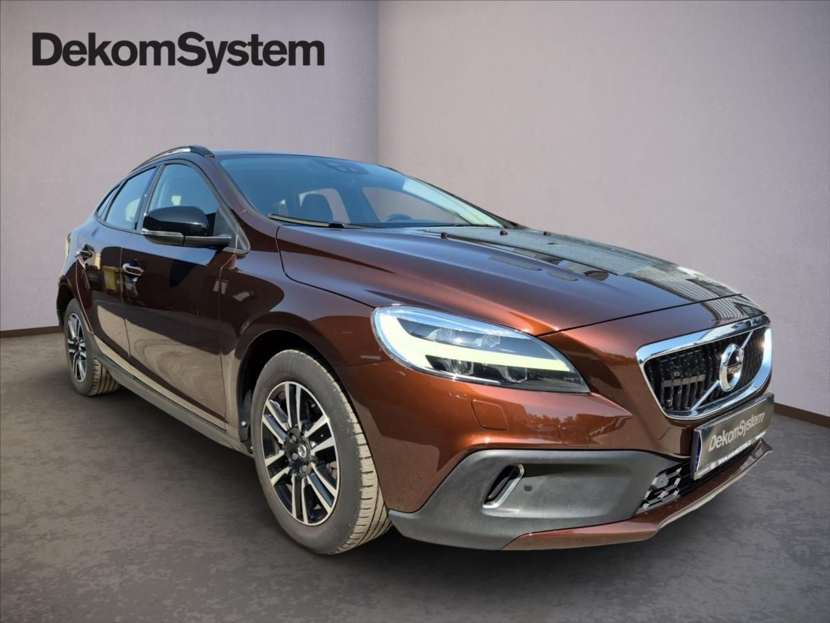 Volvo V40, 2,0 D3 Cross Country - fotka 2