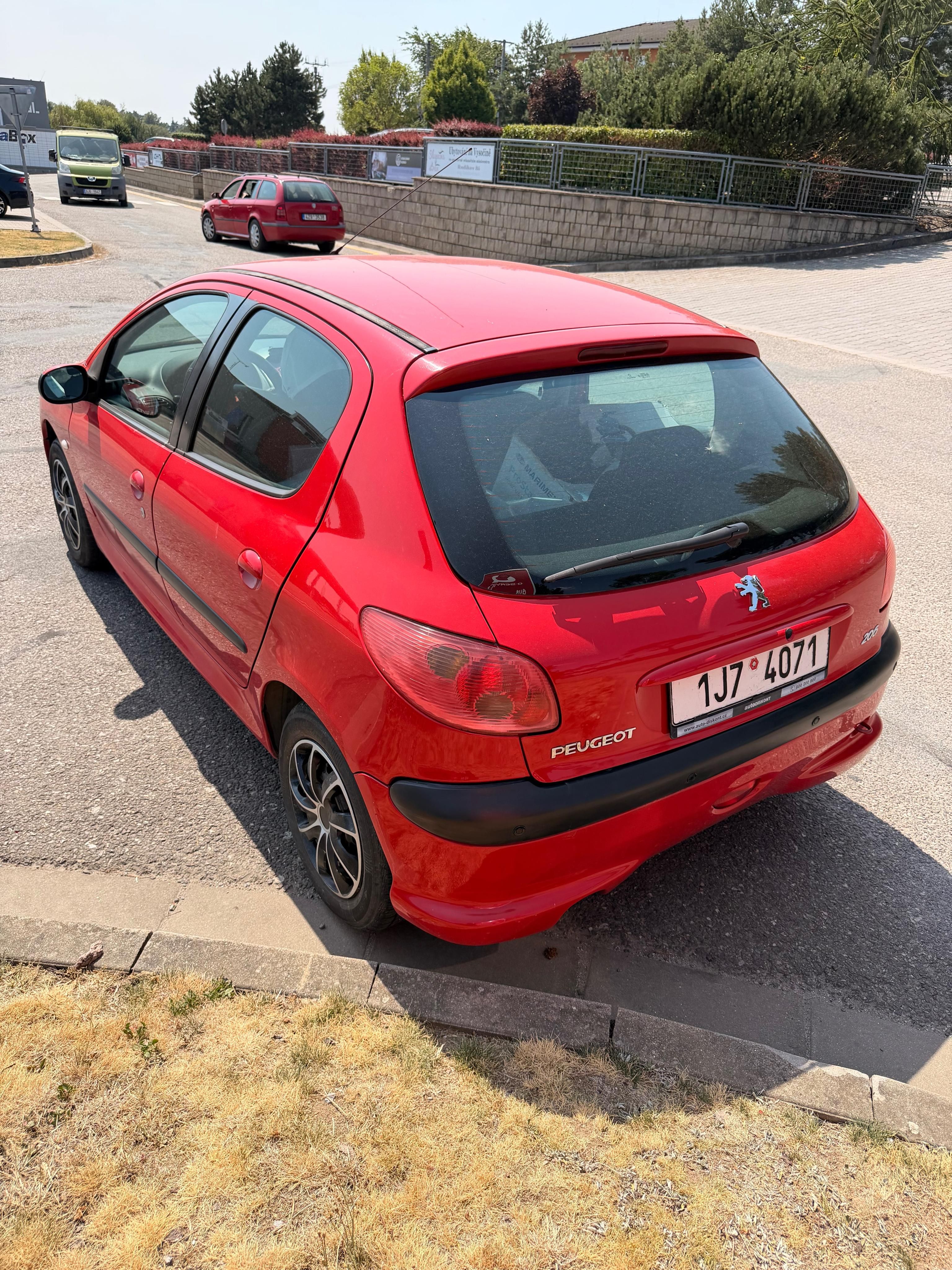 Peugeot 206, 1.1i 44Kw - fotka 2