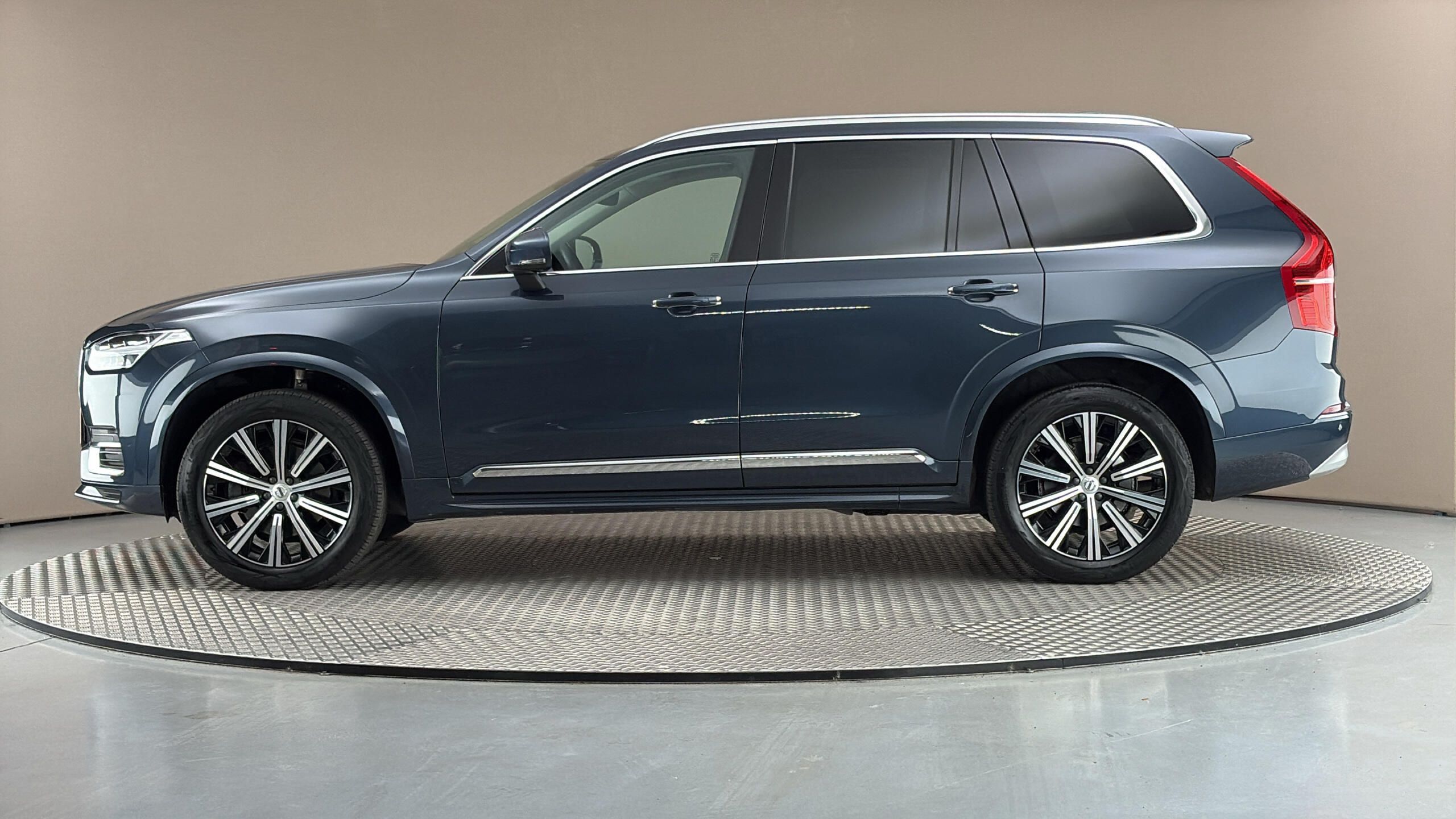 Volvo XC90, 2.0 B5 AUT AWD Inscription - fotka 4