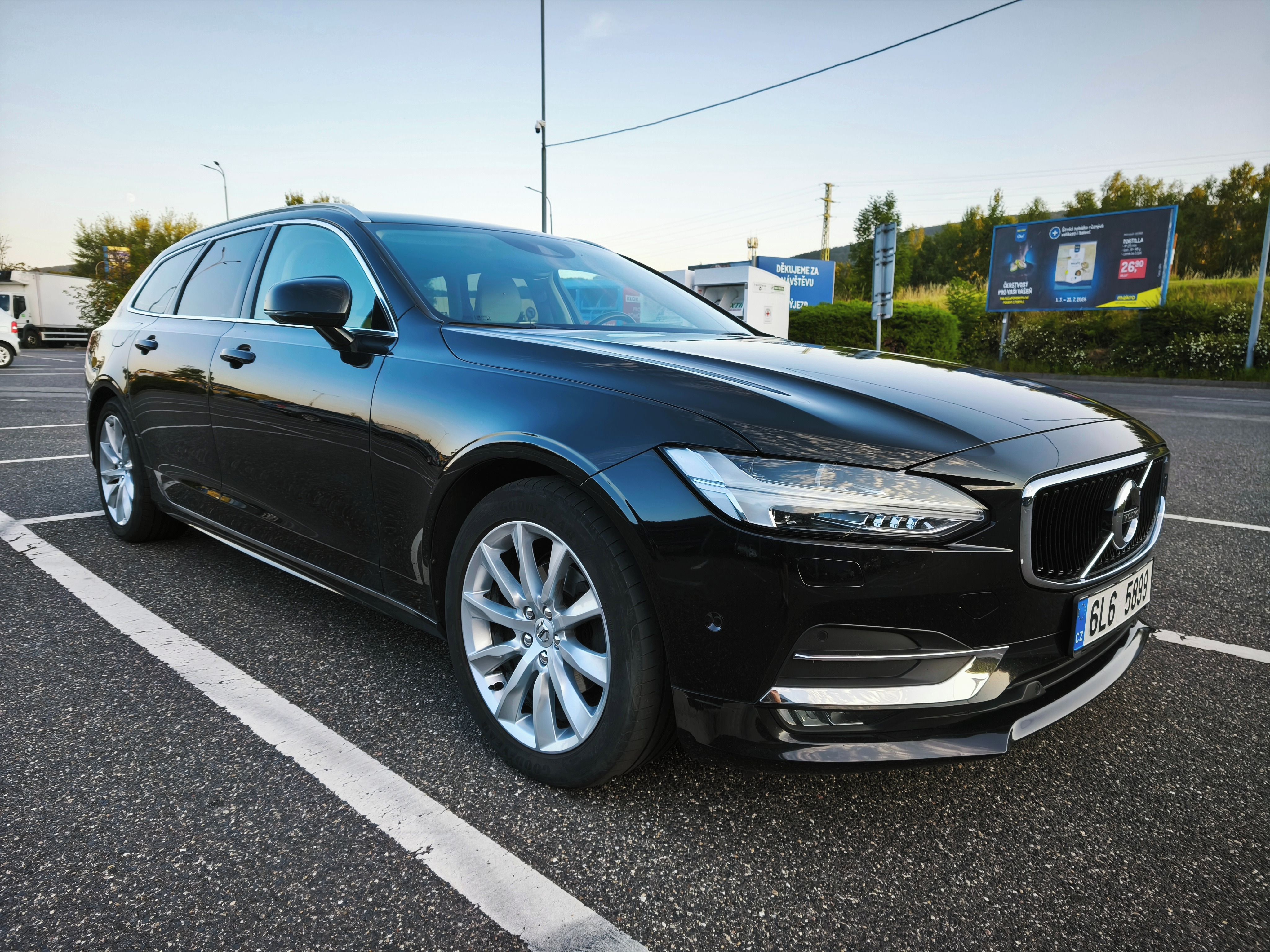 Volvo V90, VOLVO V90 D4 Momentum PRO