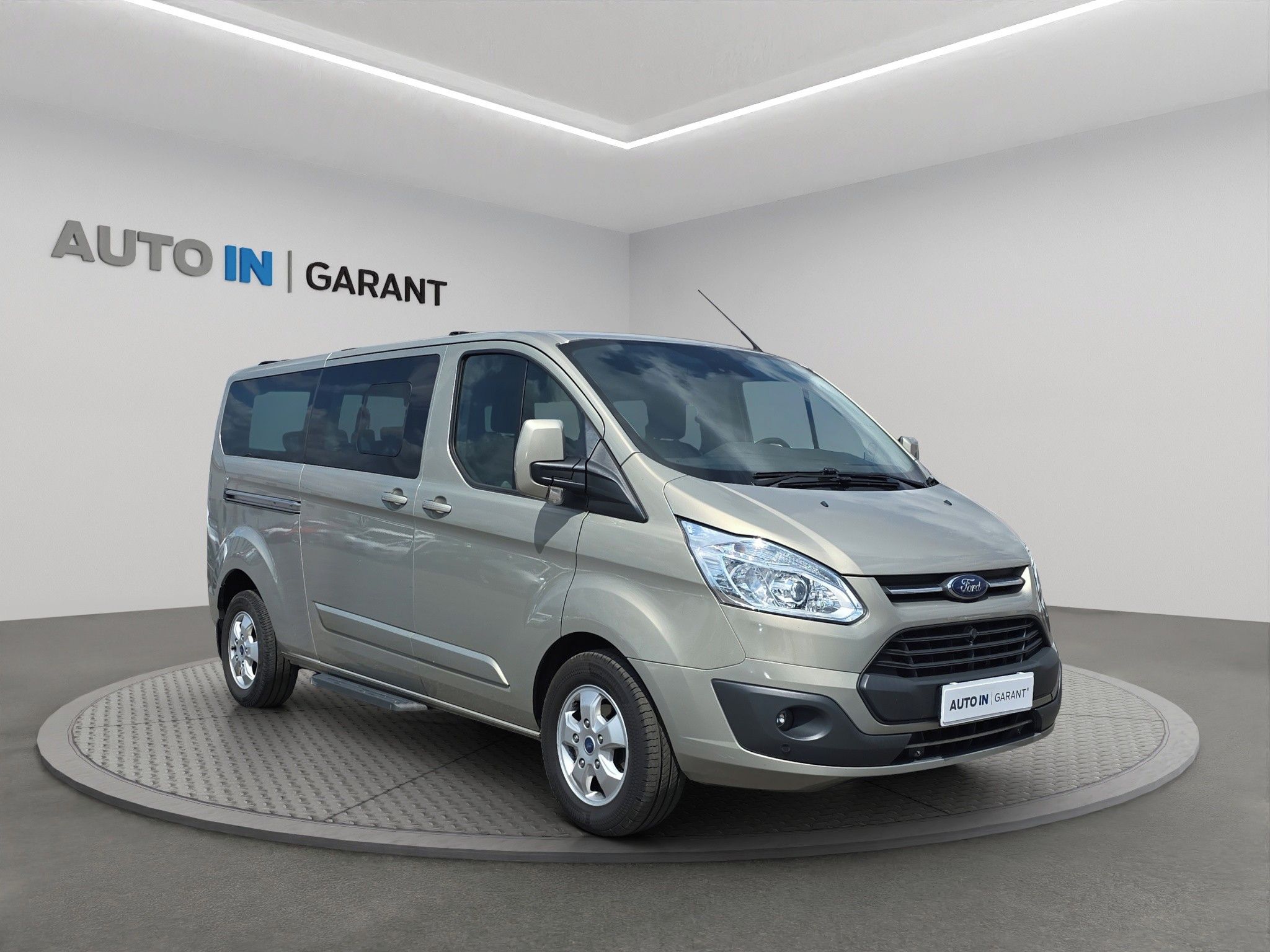 Ford Tourneo Custom, 2.0 TDCi 96kW, L2 ČR, 1. Maj., - fotka 3