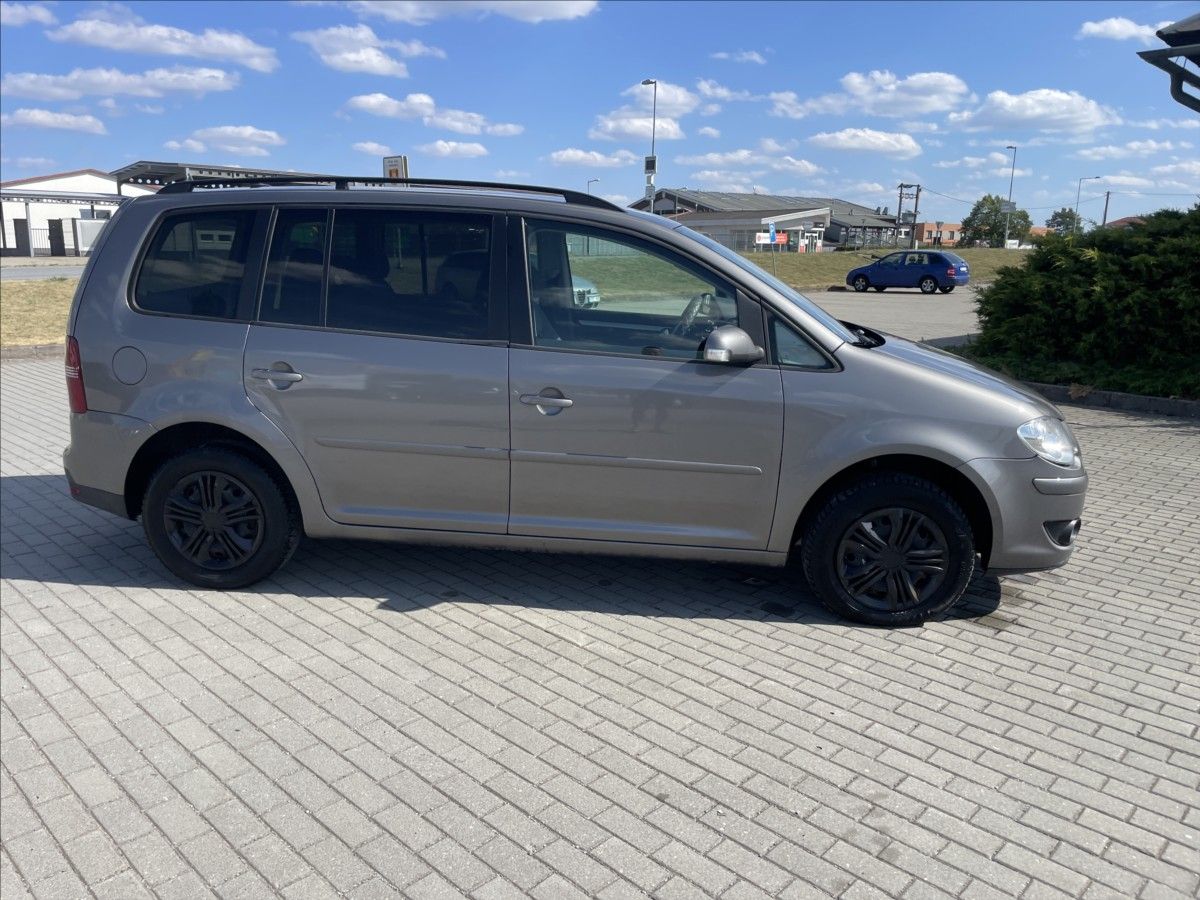 Volkswagen Touran, 1,9 TDi 77kw 6rychlostí Klimat - fotka 5