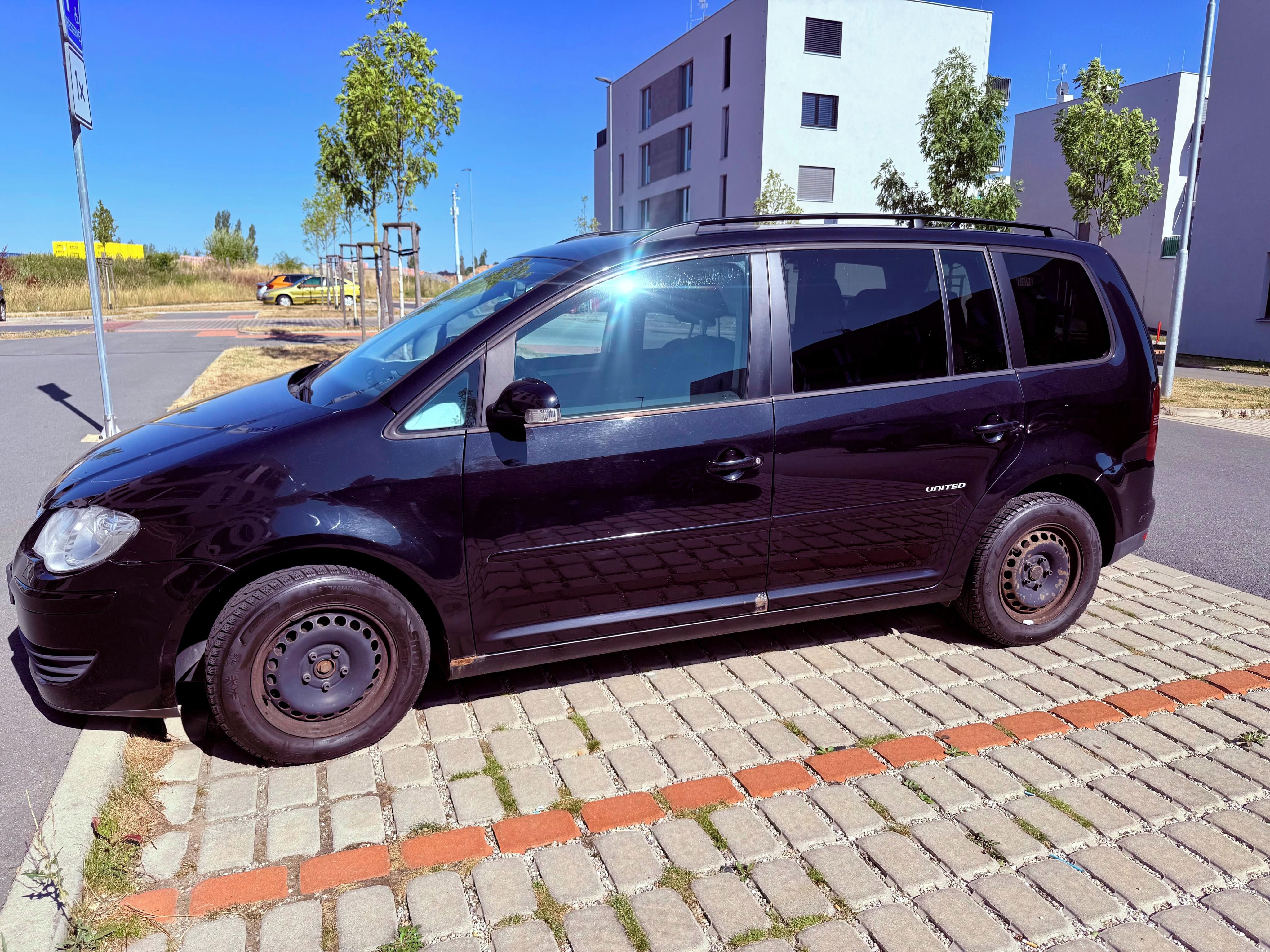 Volkswagen Touran, 2.0 TDI, STK 07/2028 - fotka 2