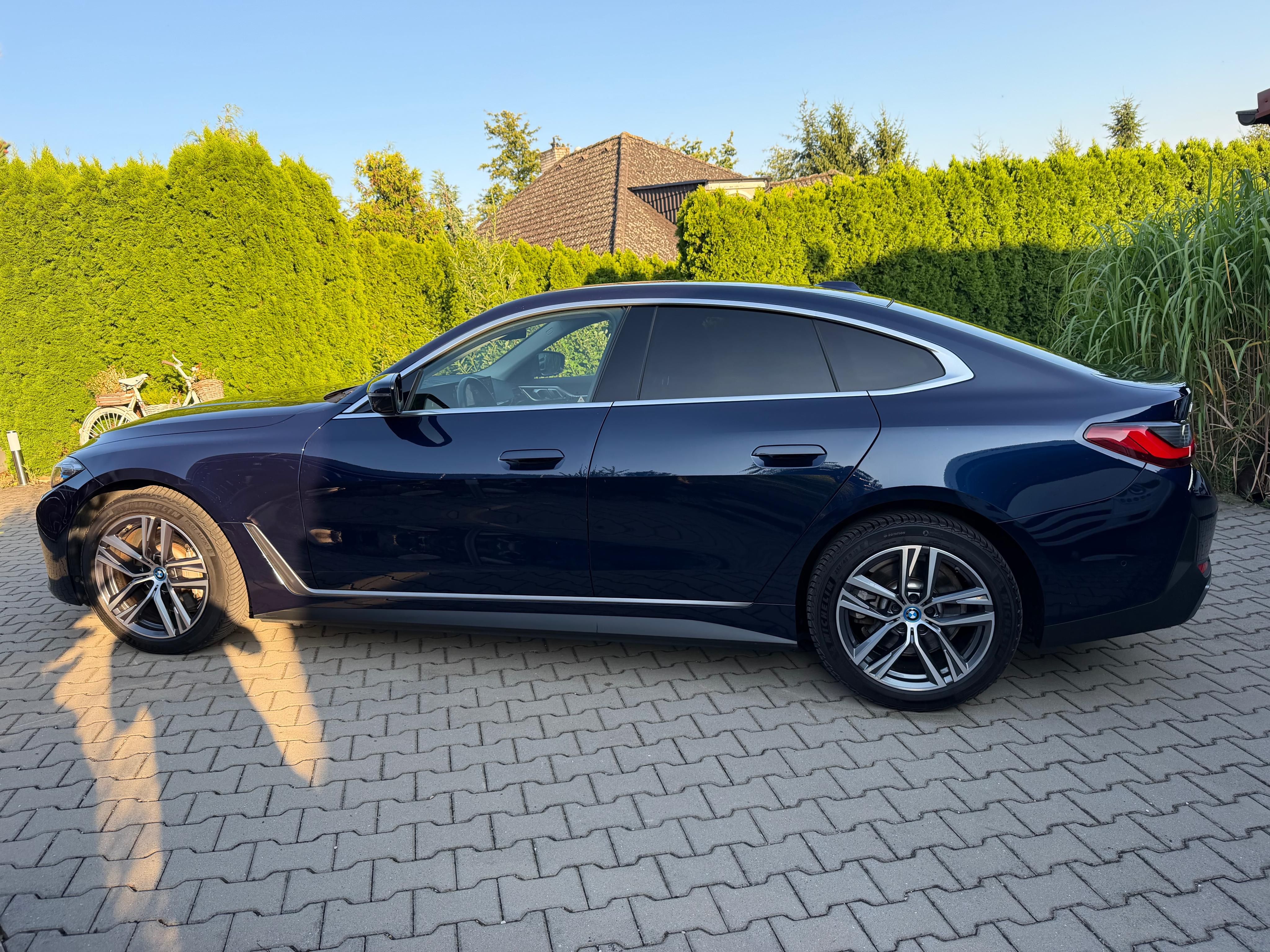 BMW i4, EDrive 40, 83,9kWh, SoH 97% - fotka 2
