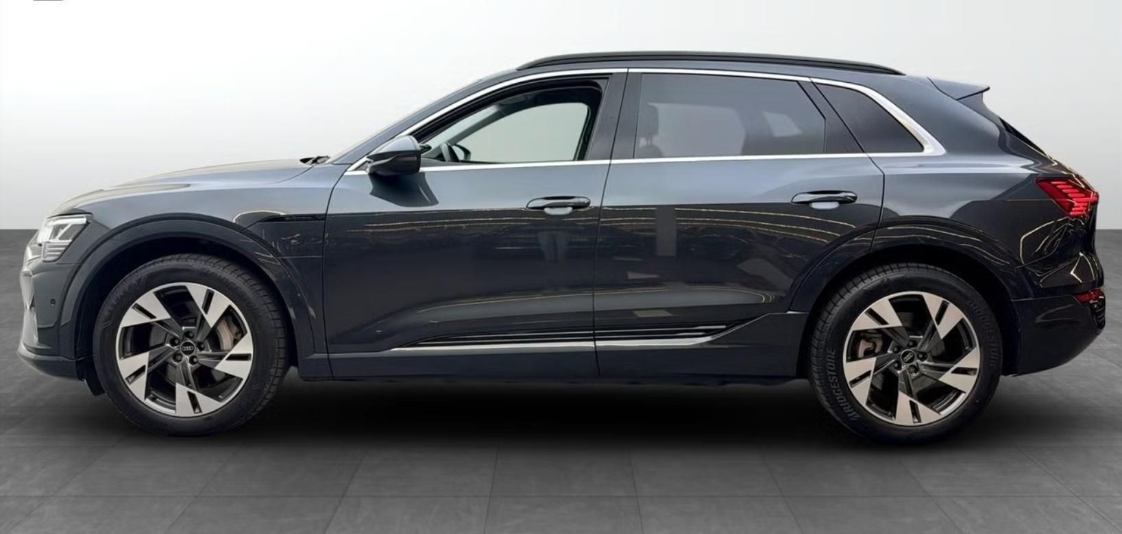 Audi Q8 e-tron, 50 Q Kamera Tažné Ambient - fotka 2