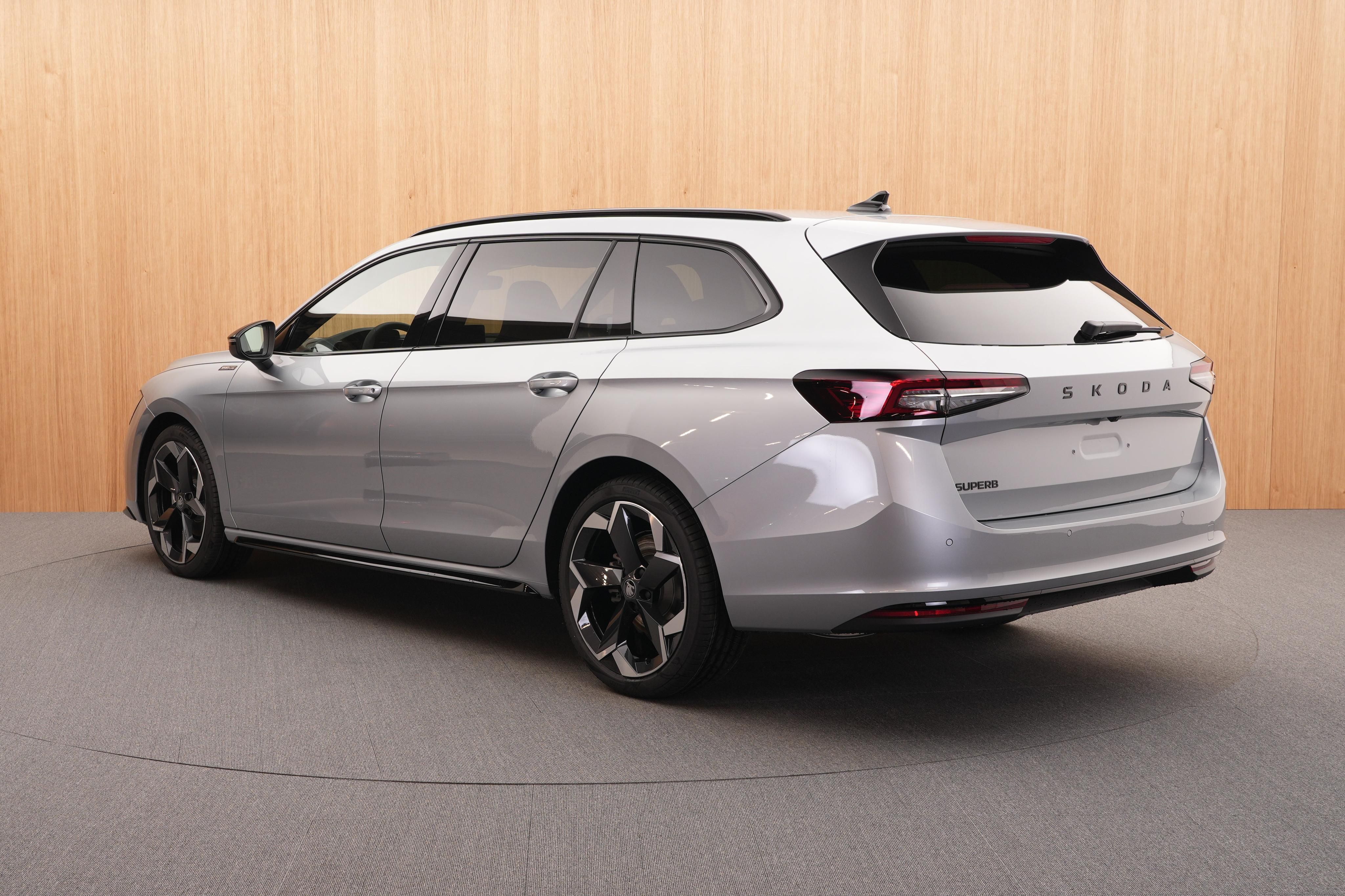 Škoda Superb, Sportline 2.0 TDI DSG - fotka 3
