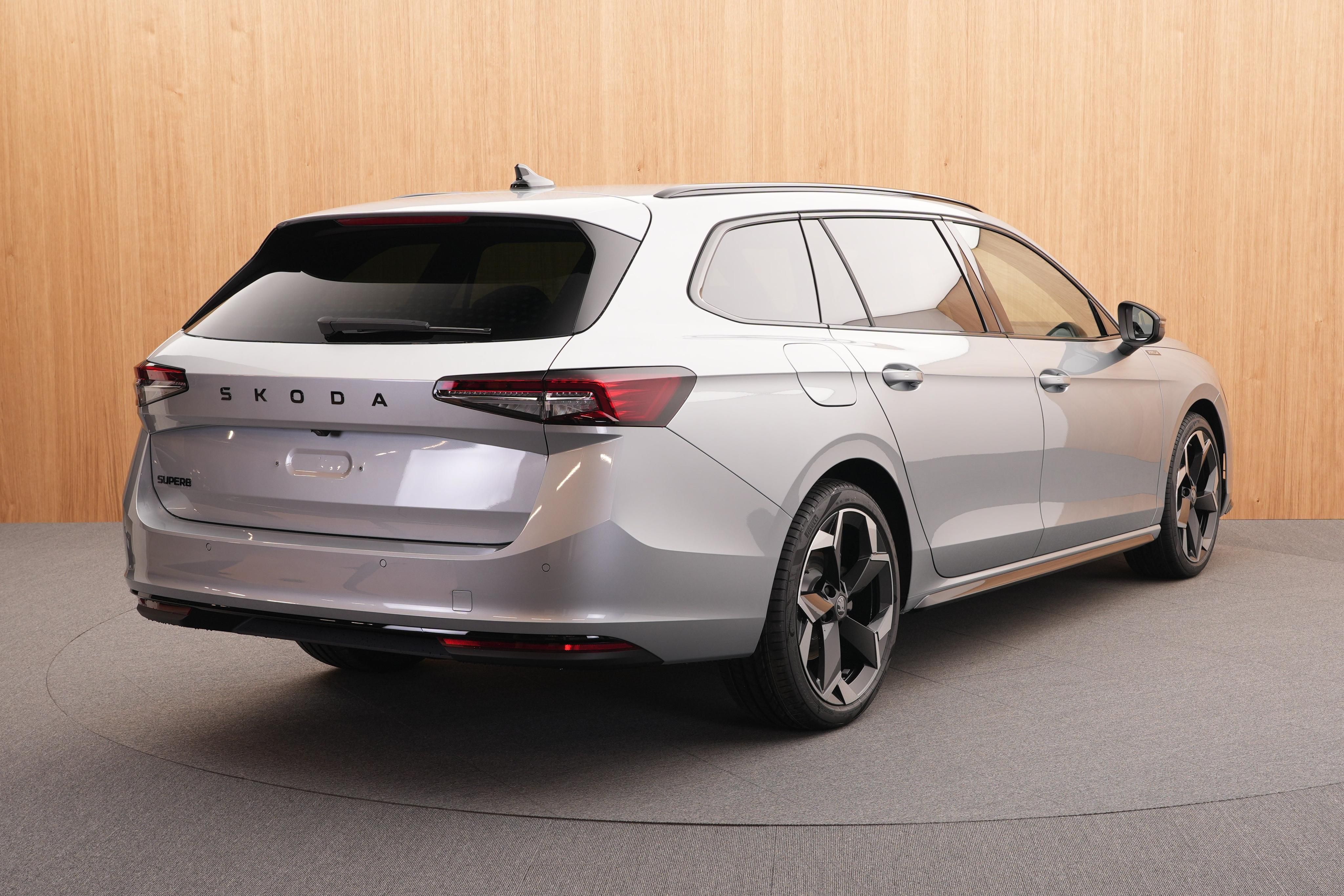 Škoda Superb, Sportline 2.0 TDI DSG - fotka 4