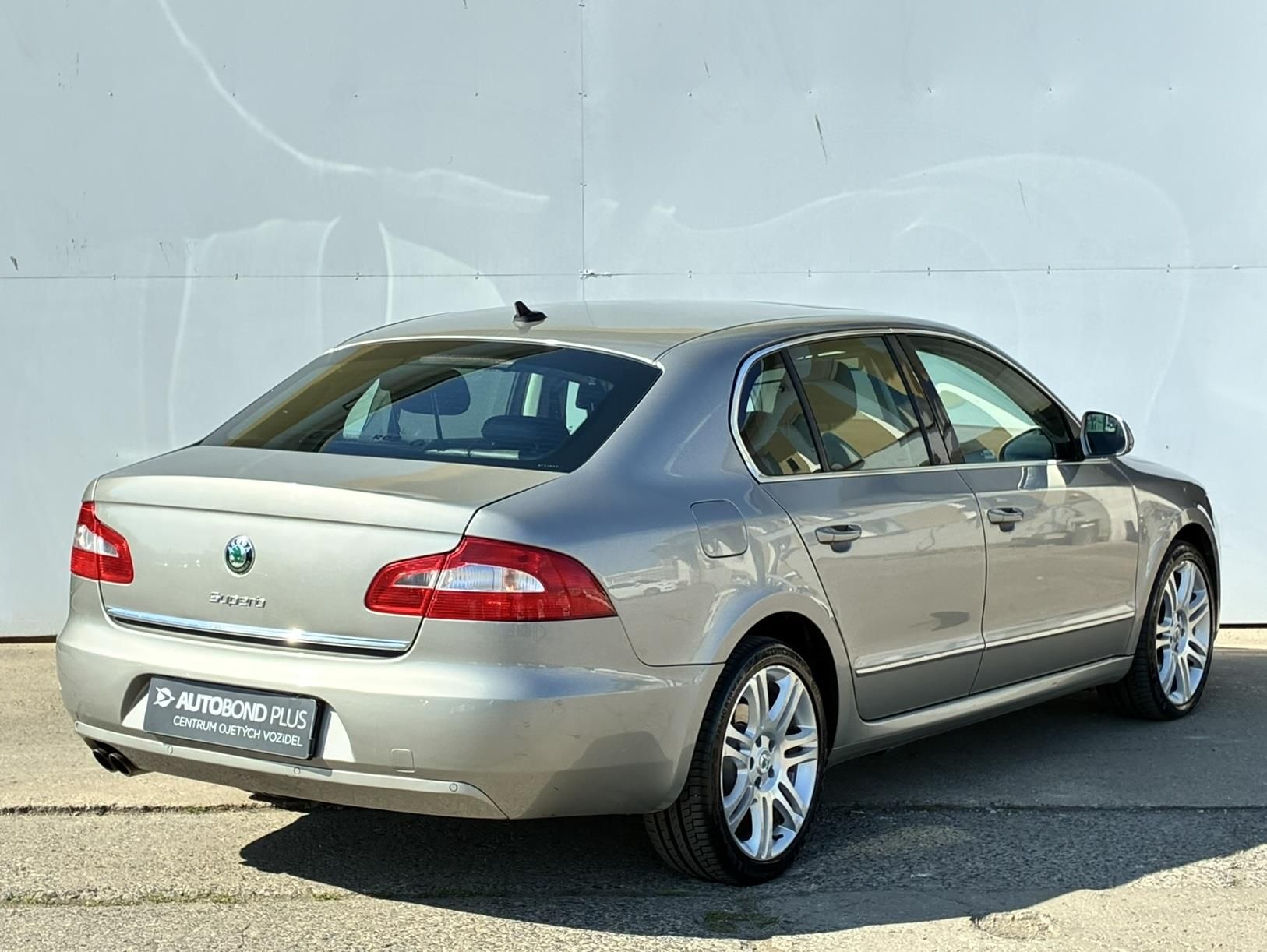Škoda Superb, 2.0 TDI 4x4 DSG / 103 kW Exclu - fotka 2