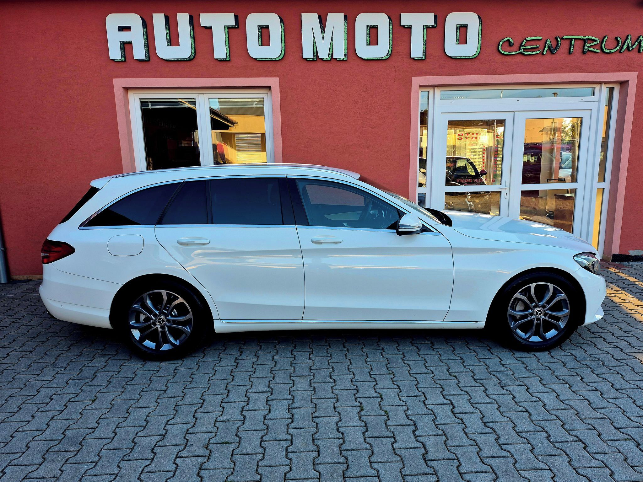 Mercedes-Benz Třídy C, 150kW - fotka 6