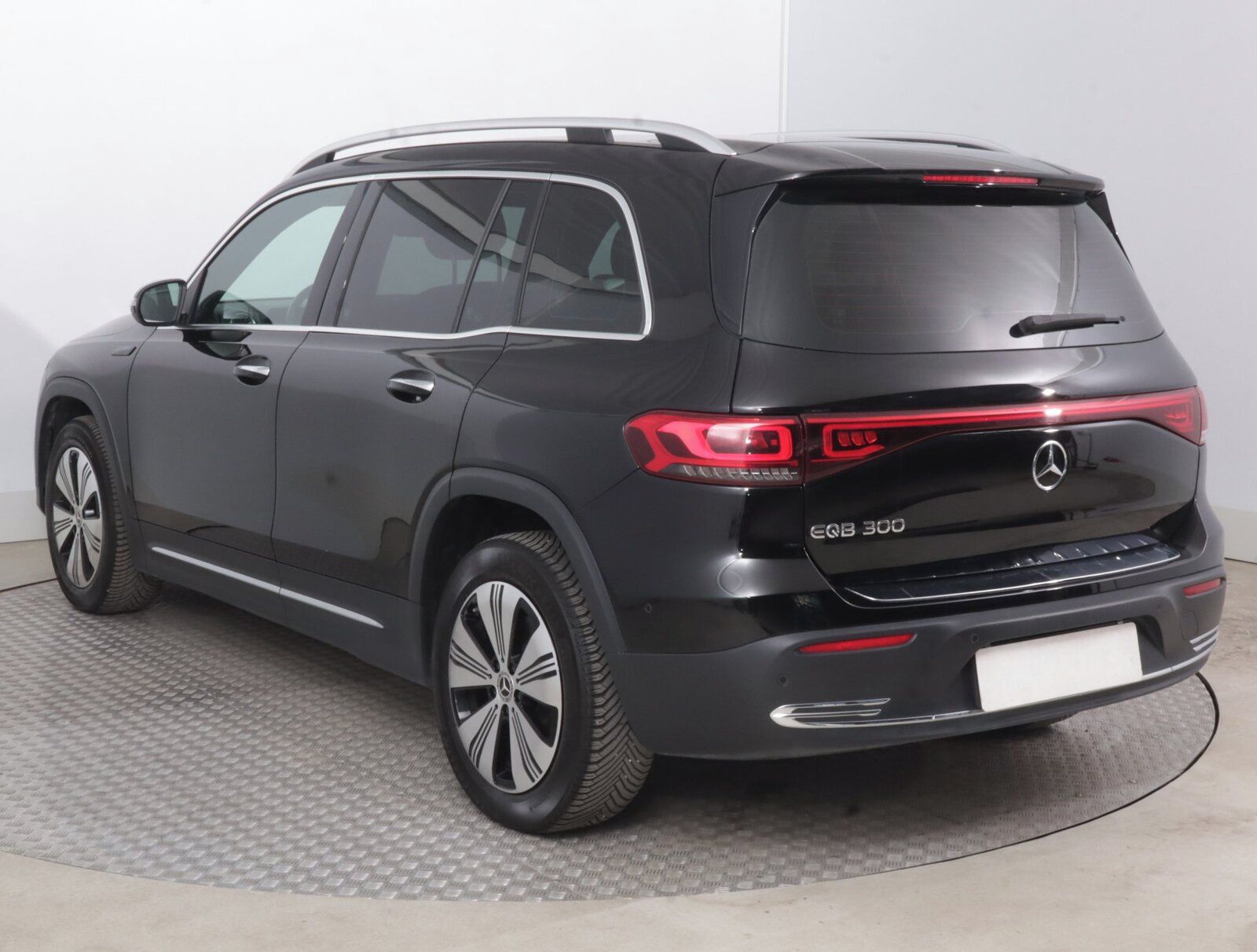 Mercedes-Benz EQB, EQB 300 4MATIC, SoH 95% - fotka 4