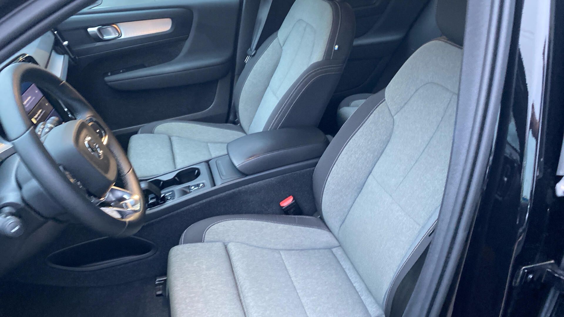 Volvo XC40, CORE, B3 FWD, 120+10 kW / 163+ - fotka 5