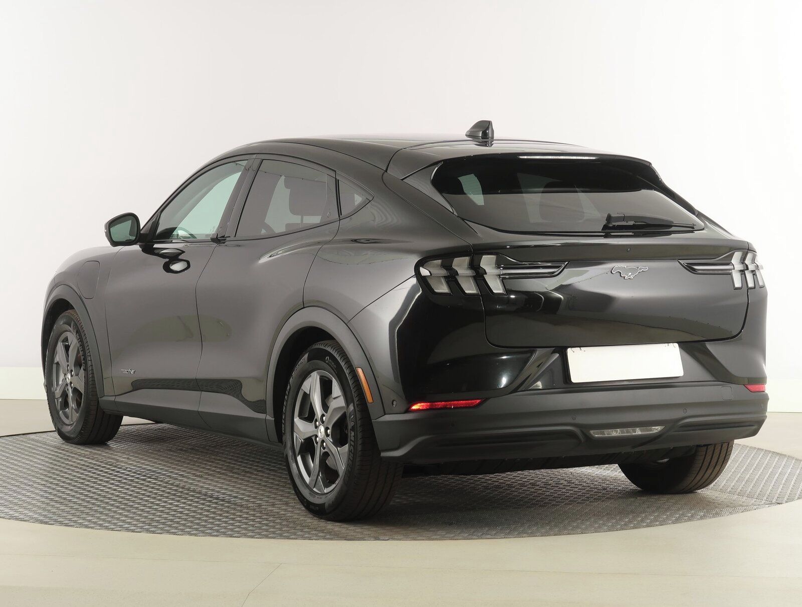 Ford Mustang Mach-E, Standard Range RWD, SoH 95% - fotka 4