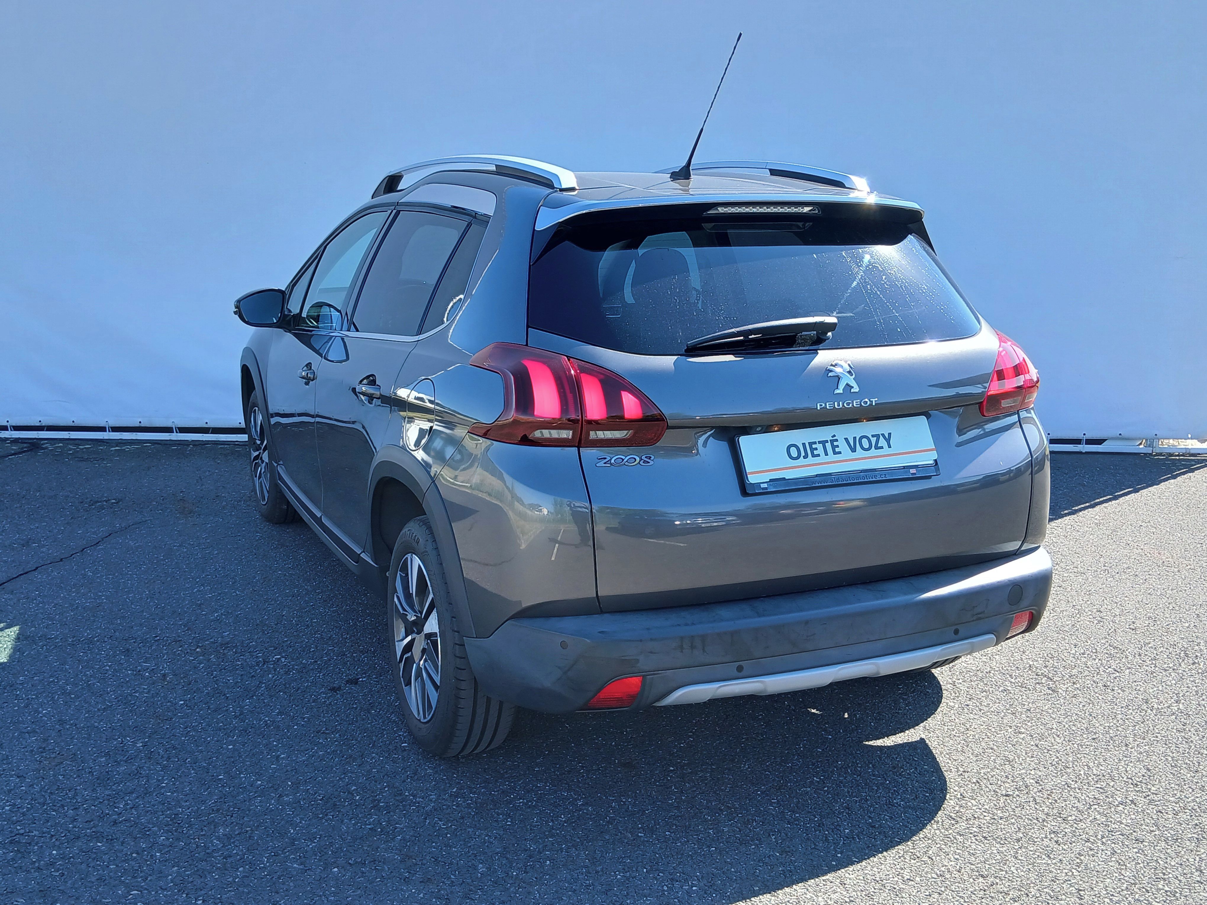 Peugeot 2008, 1.2 Pure tech - fotka 5