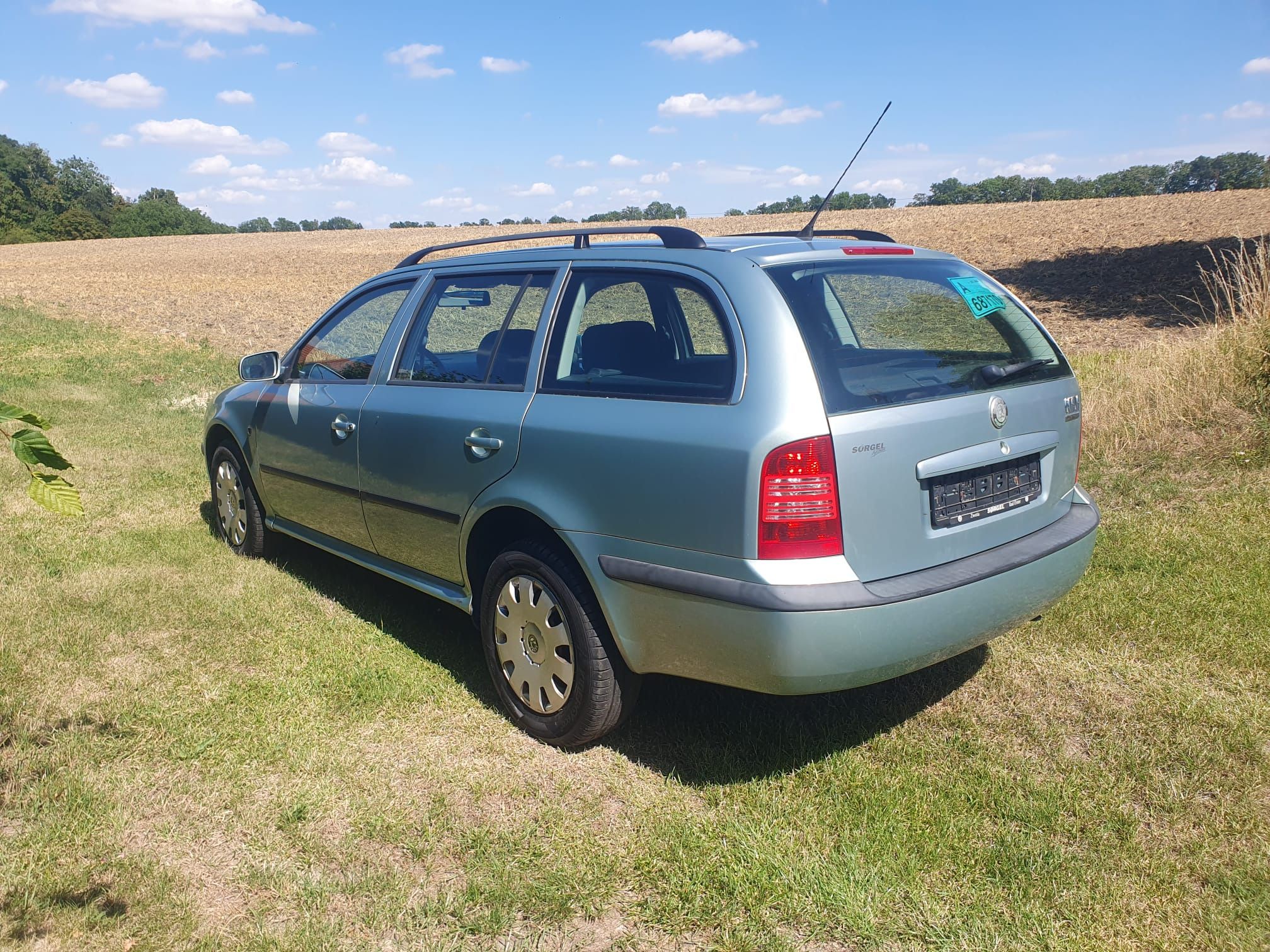 Škoda Octavia, 1,6i Tour * Po 1. majiteli * - fotka 4