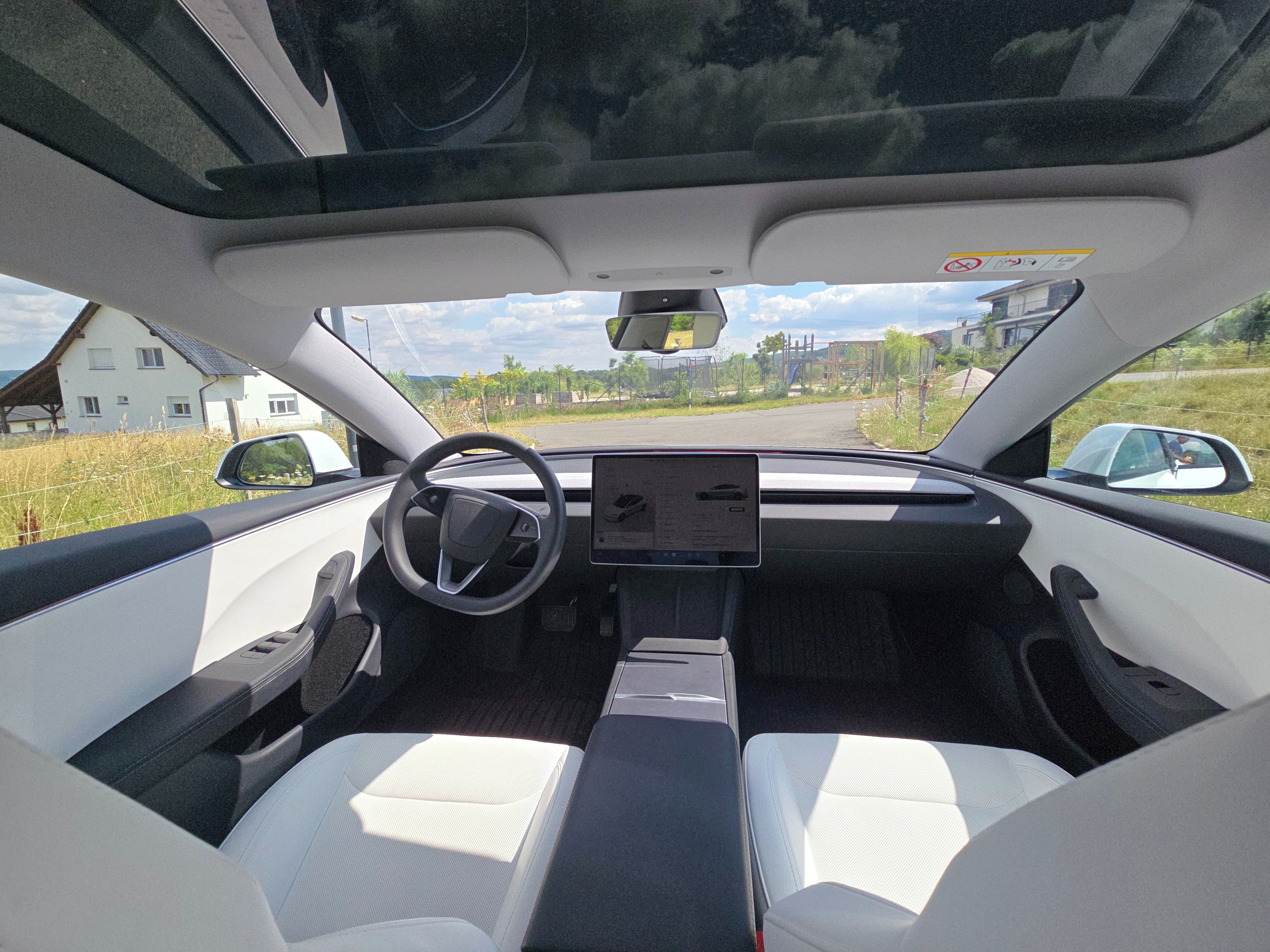 Tesla Model 3, TESLA model 3 Highland - fotka 4