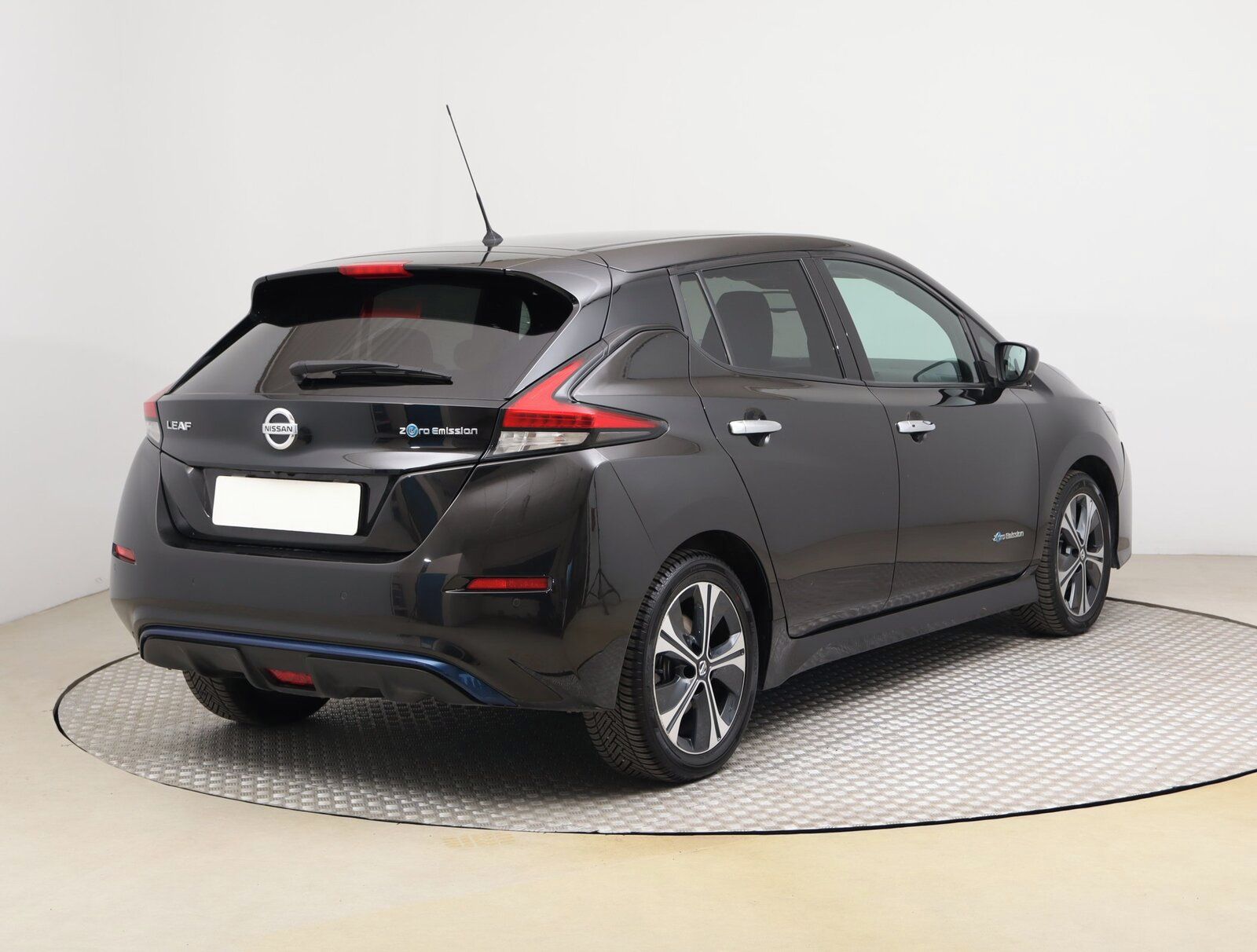 Nissan LEAF, 40 kWh, Automat, Navi - fotka 5
