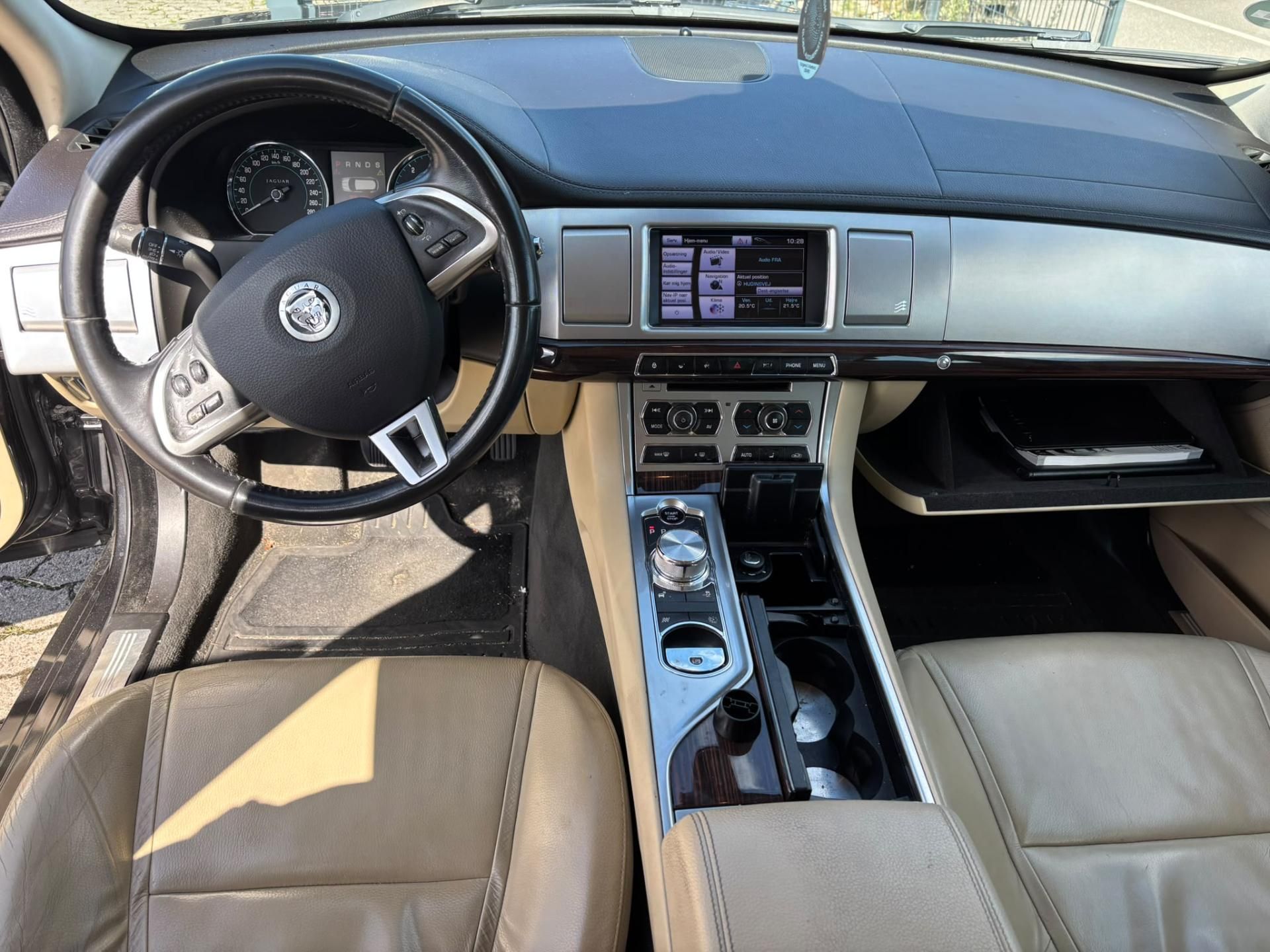 Jaguar XF, 3.0 D 177kW Rdesign SPORTBRAKE - fotka 6