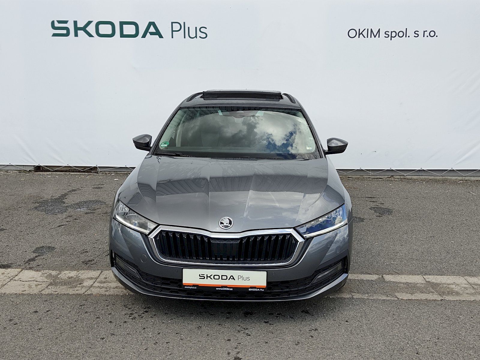 Škoda Octavia, Combi Tour 2,0 Tdi 110 Kw DSG - fotka 4