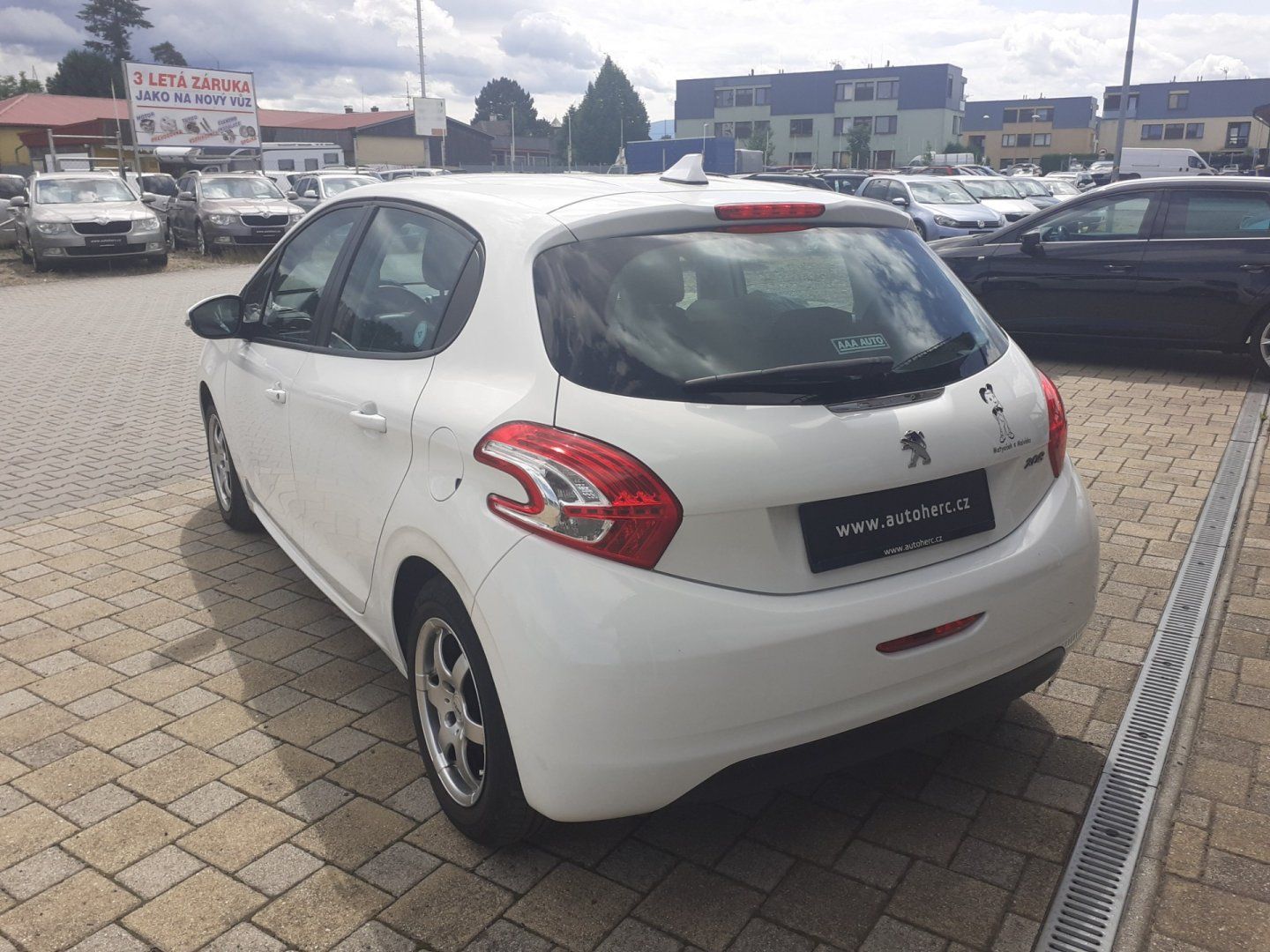 Peugeot 208, 1.0  PT ,AC,TEMP. - fotka 5