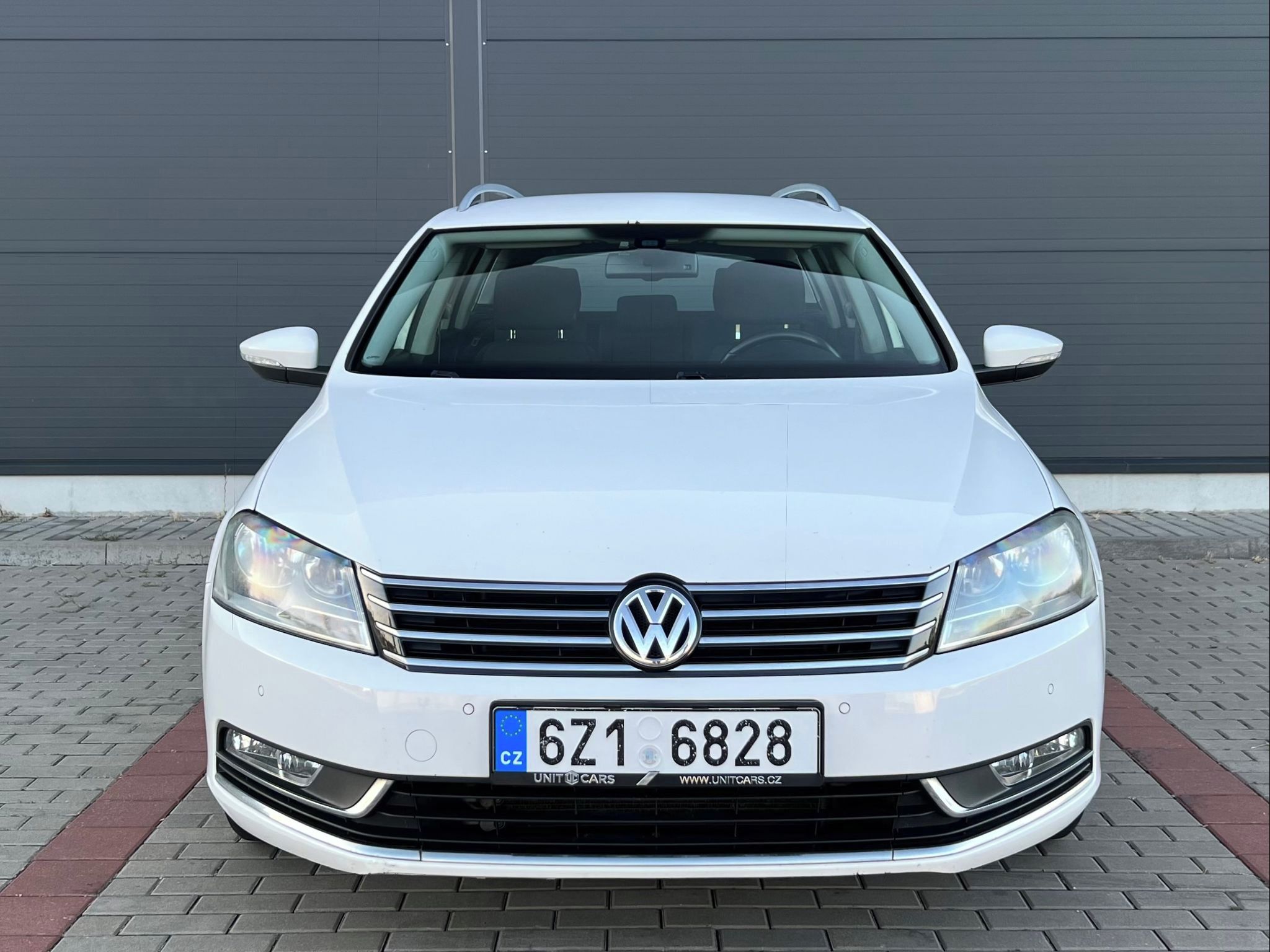 Volkswagen Passat, TDI-ALU-NAVI-PLNÝ SERVIS - fotka 2