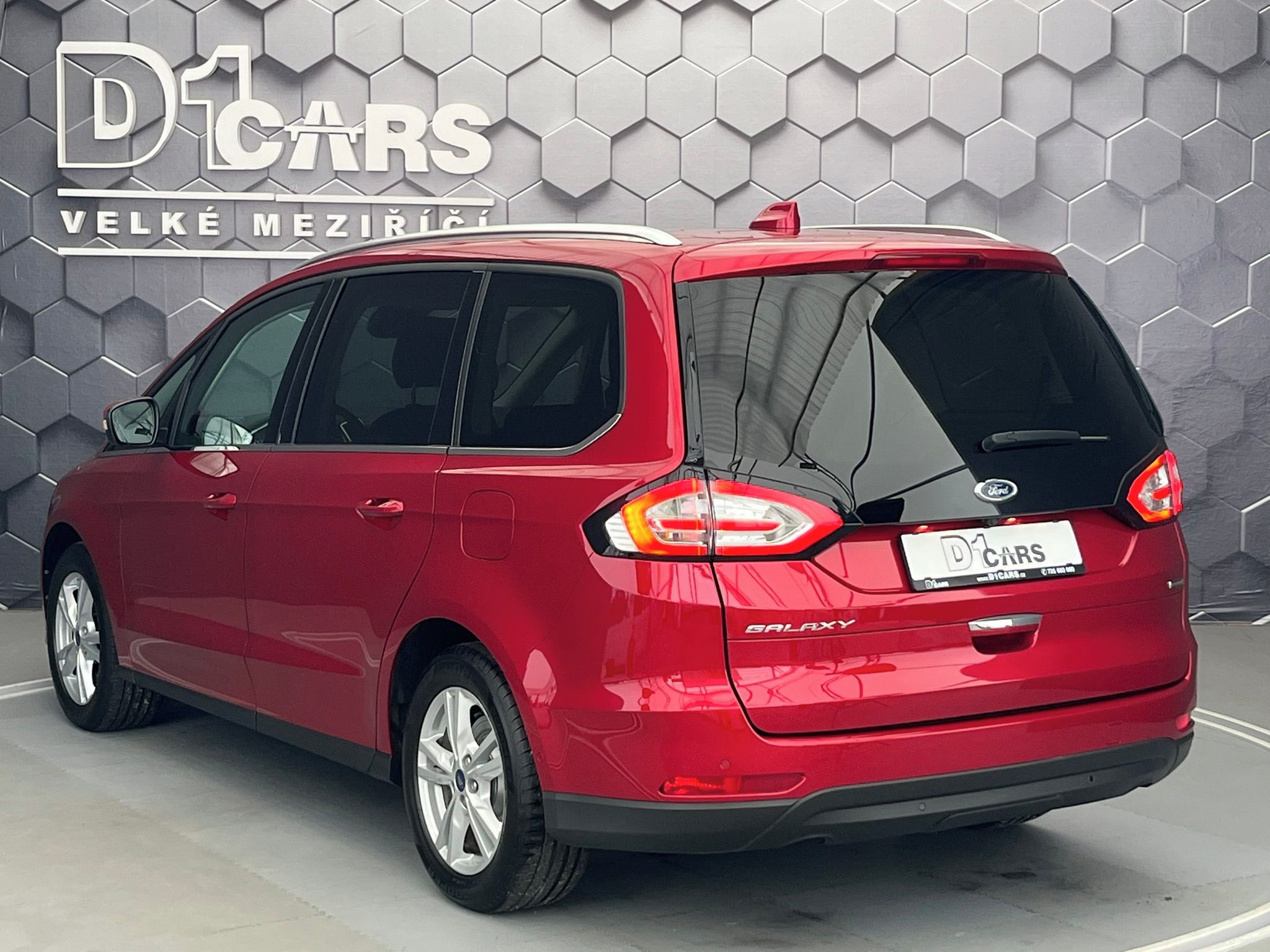 Ford Galaxy, 2.5 HEV TITANIUM 7 míst - fotka 2