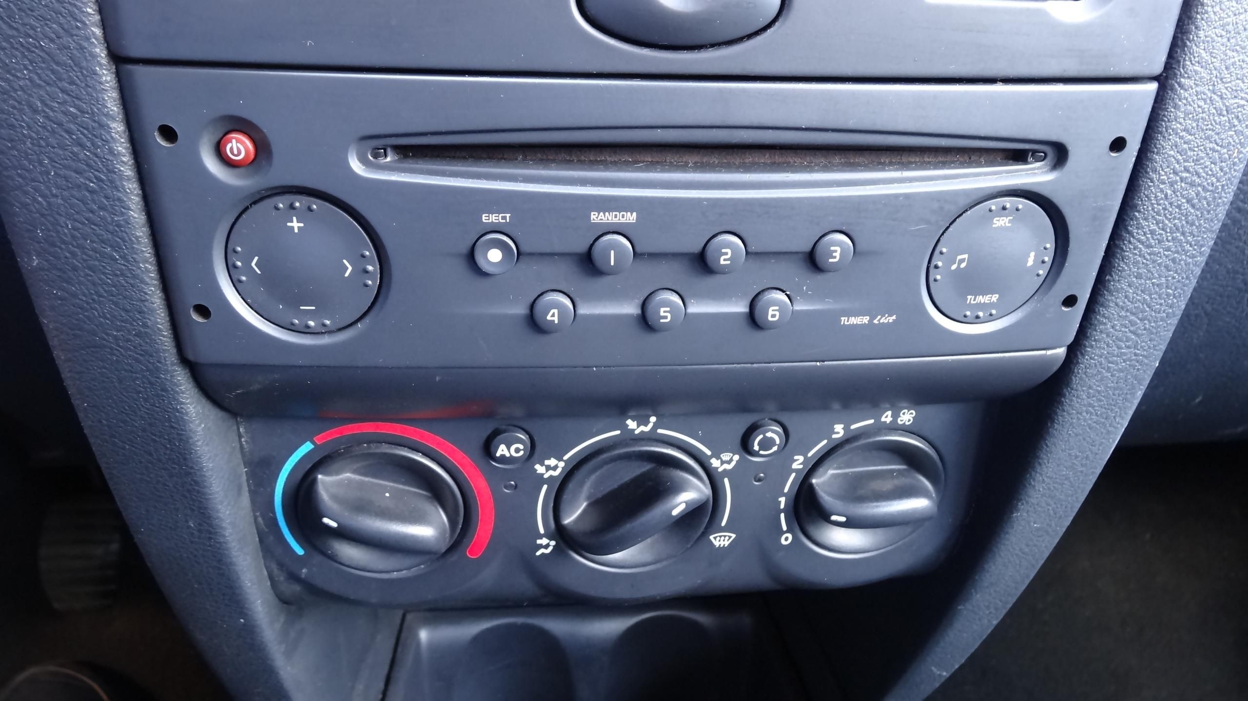 Renault Clio, Clio 1.2 i 16V climatizace - fotka 5
