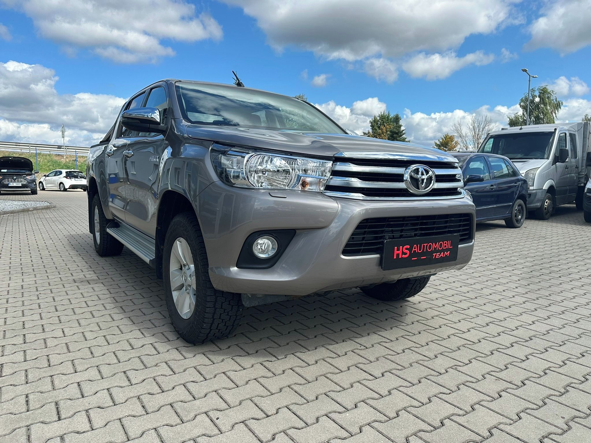 Toyota Hilux, 2,4 D 4x4 110kW  Active - fotka 4