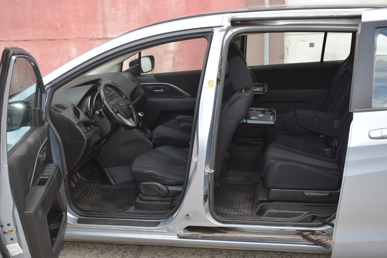 Mazda 5, 7míst, po FL - fotka 6