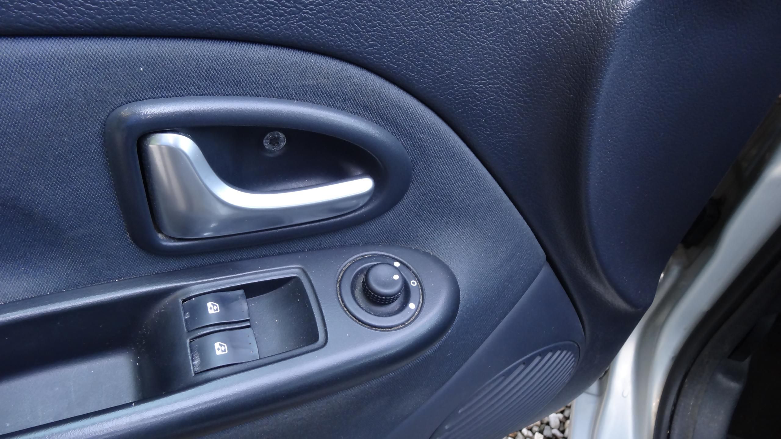 Renault Clio, Clio 1.2 i 16V climatizace - fotka 6