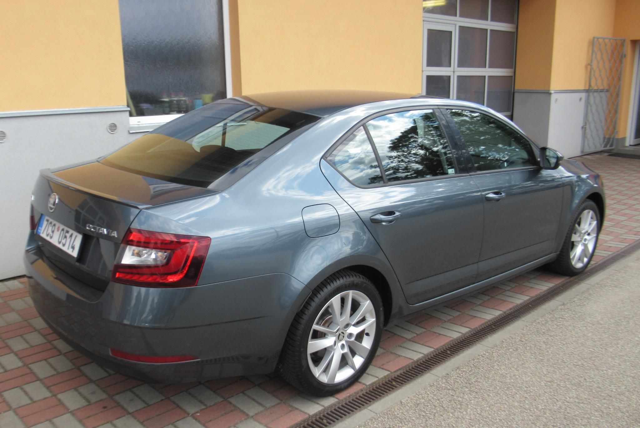 Škoda Octavia, 1.8 TSi KLIMA TAŽNÉ 1.MAJ. - fotka 5