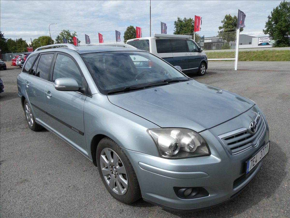 Toyota Avensis, 1,8 16V 95kW závěs,digi.klima