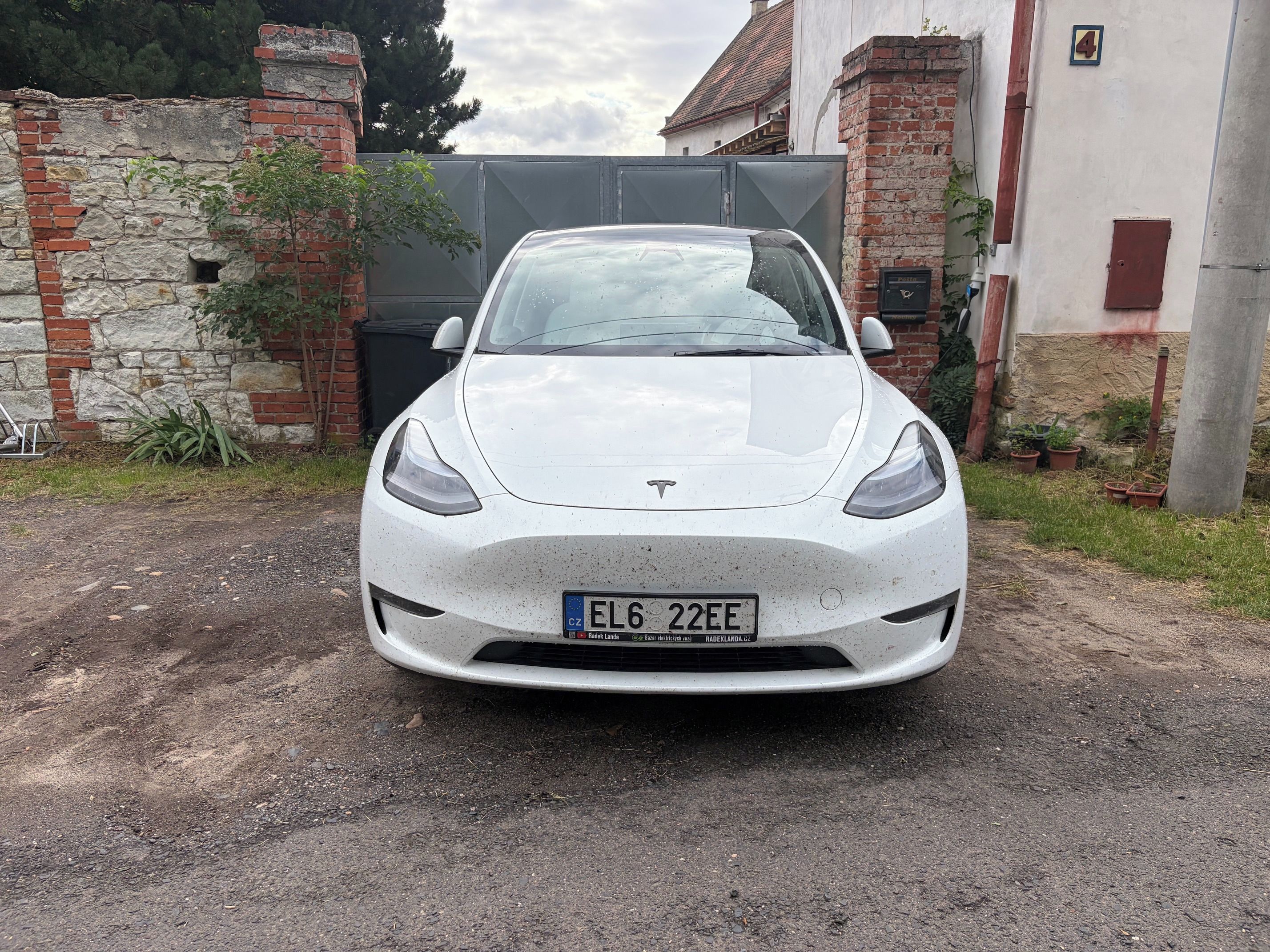 Tesla Model Y, Tesla model Y (LongRange 4x4) - fotka 2