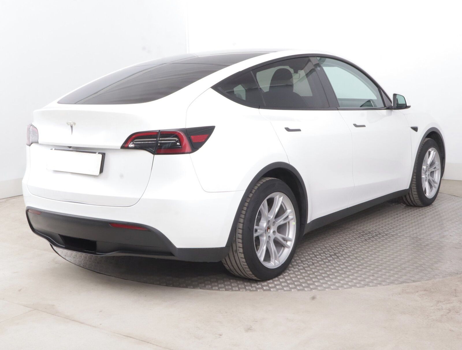 Tesla Model Y, RWD LFP 60kWh, SoH 96% - fotka 5