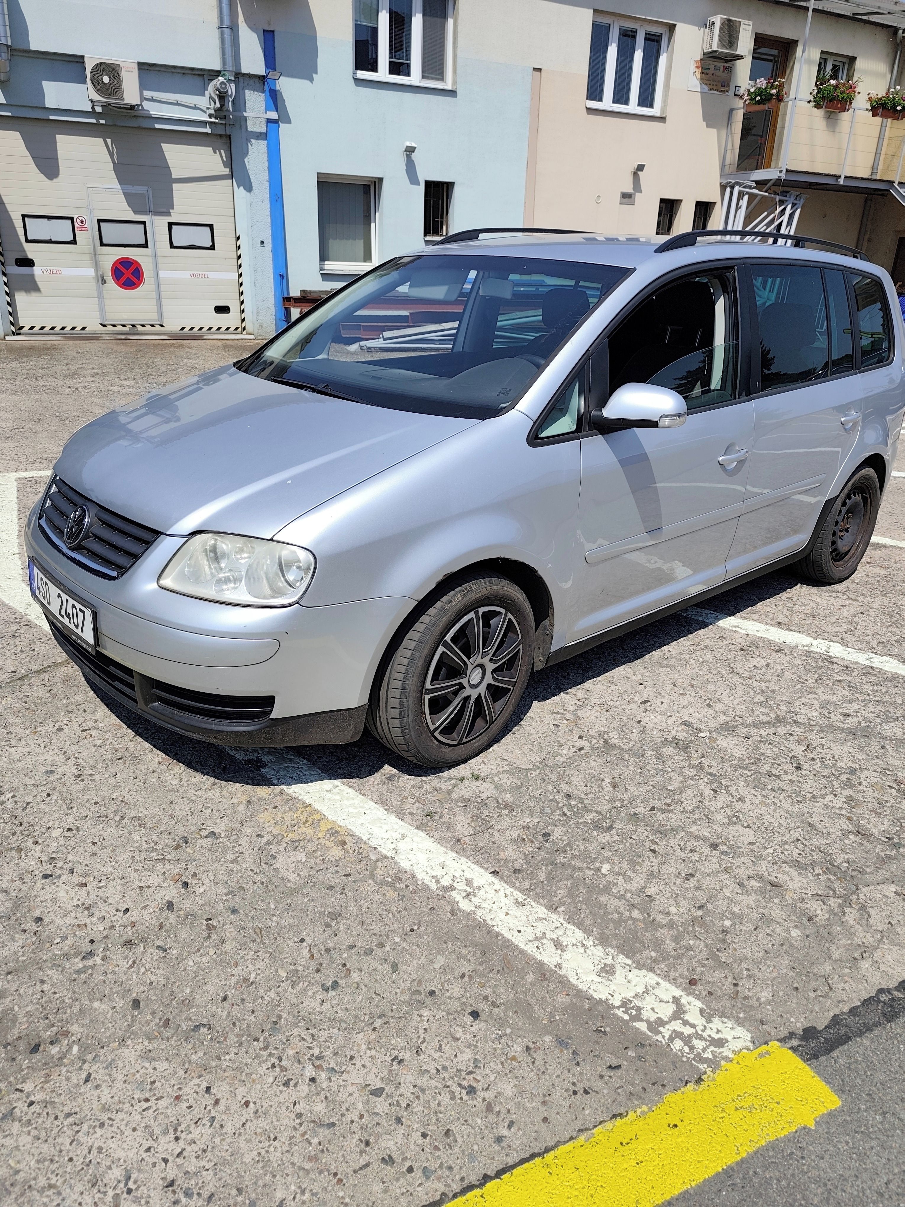 Volkswagen Touran - fotka 6