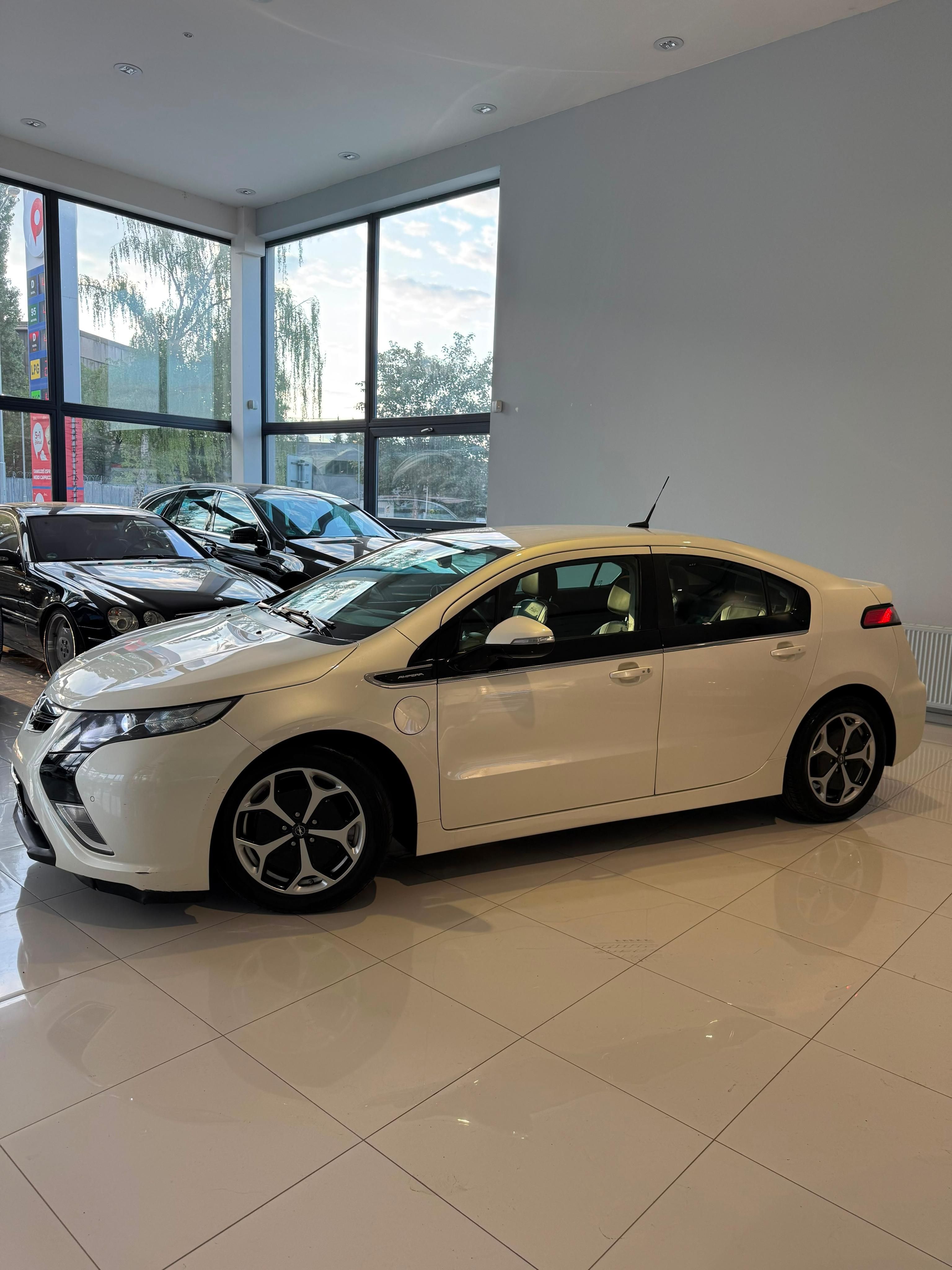 Opel Ampera, 1.4 HYBRID, 111 kW, TOP STAV - fotka 3