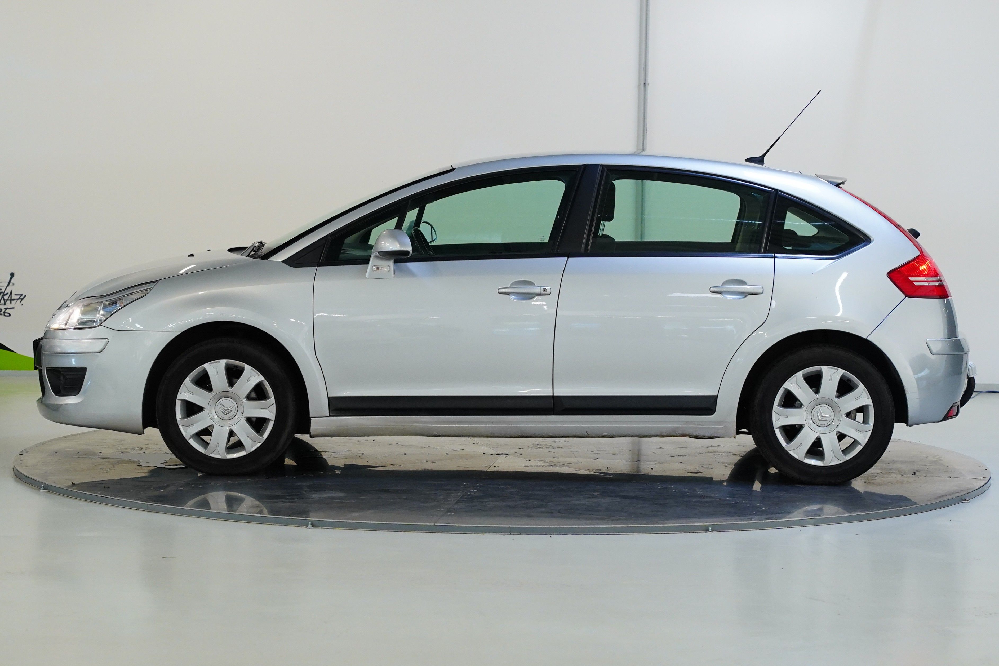 Citroën C4, 1.4i 65 kw - fotka 3