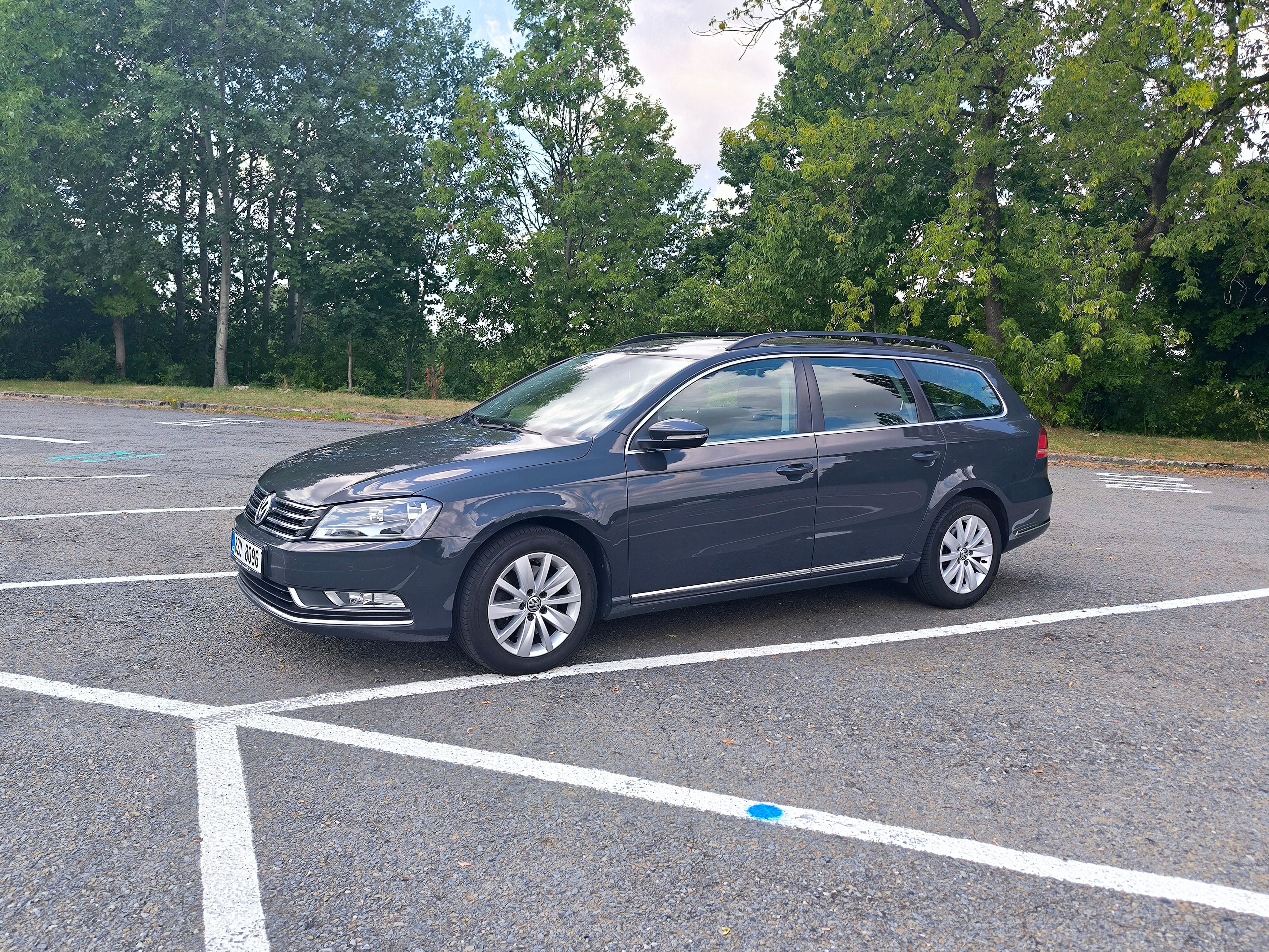 Volkswagen Passat, nebourané vozidlo + zimní sada