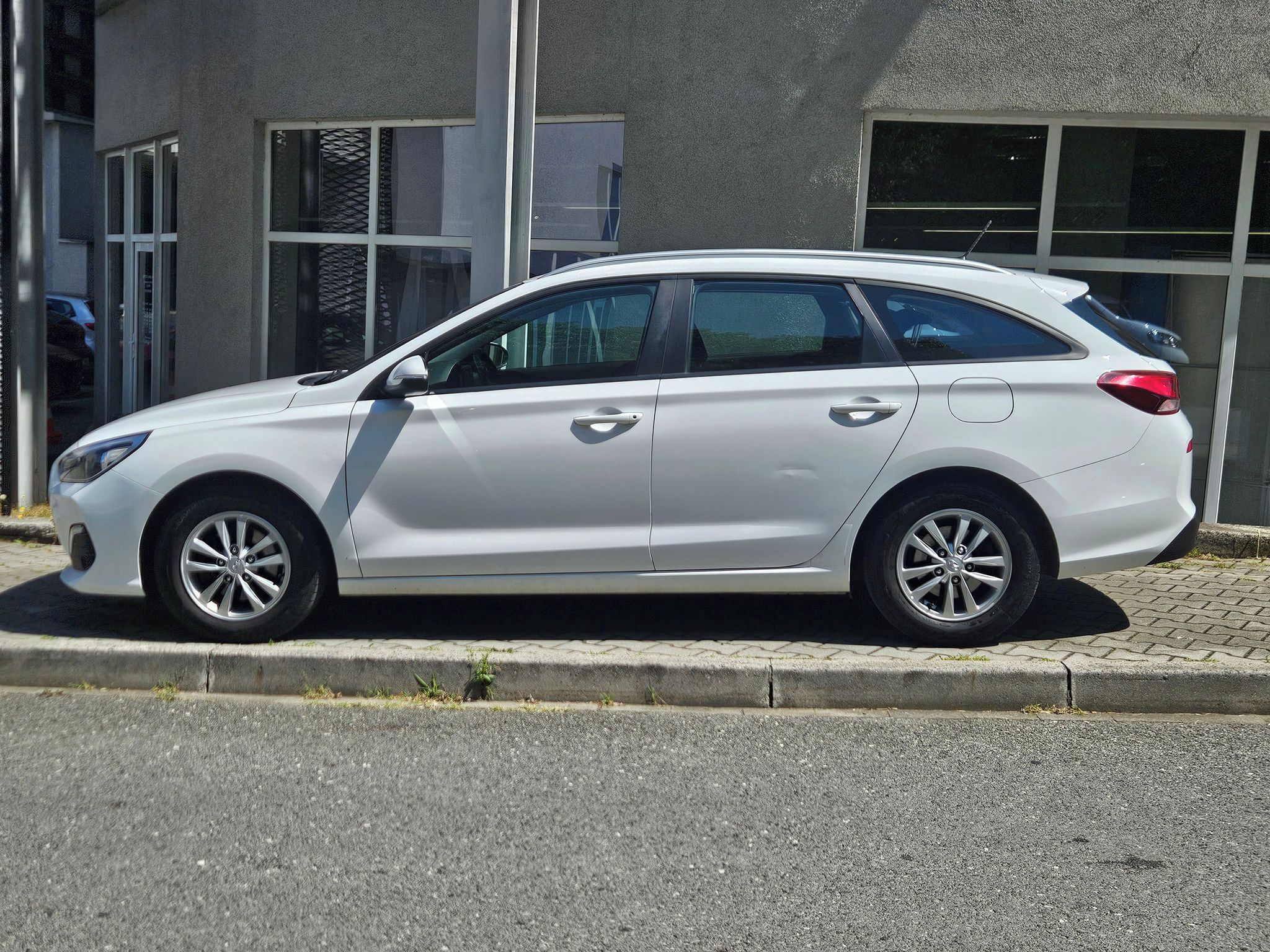 Hyundai i30, 1,6 CRDI 85kW Trikolor Comfort - fotka 2