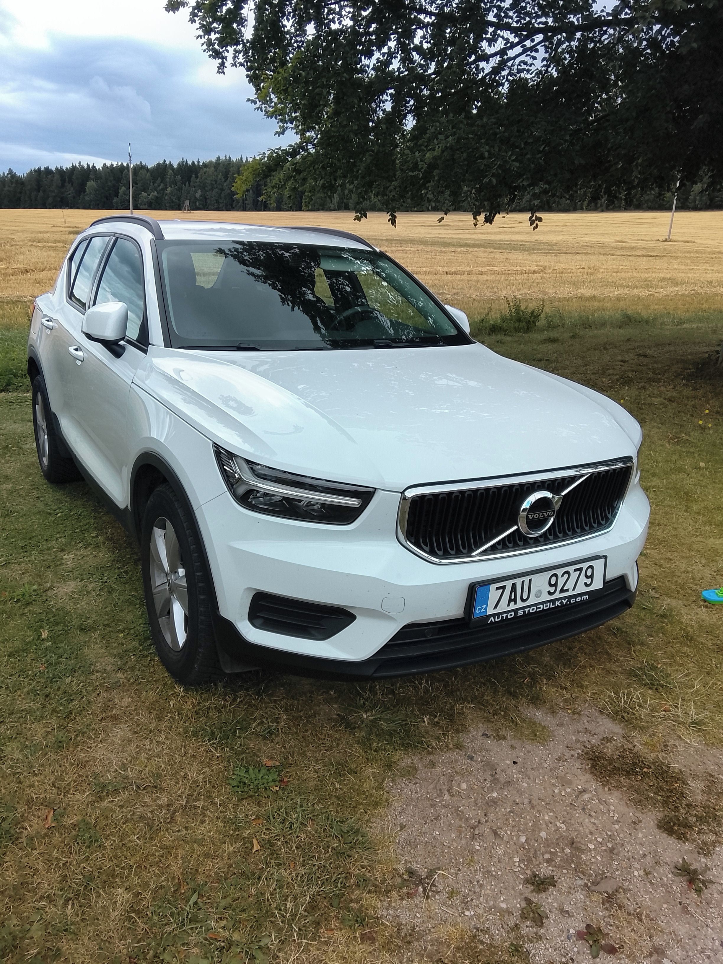 Volvo XC40, T3 120kW automat, kamera,
