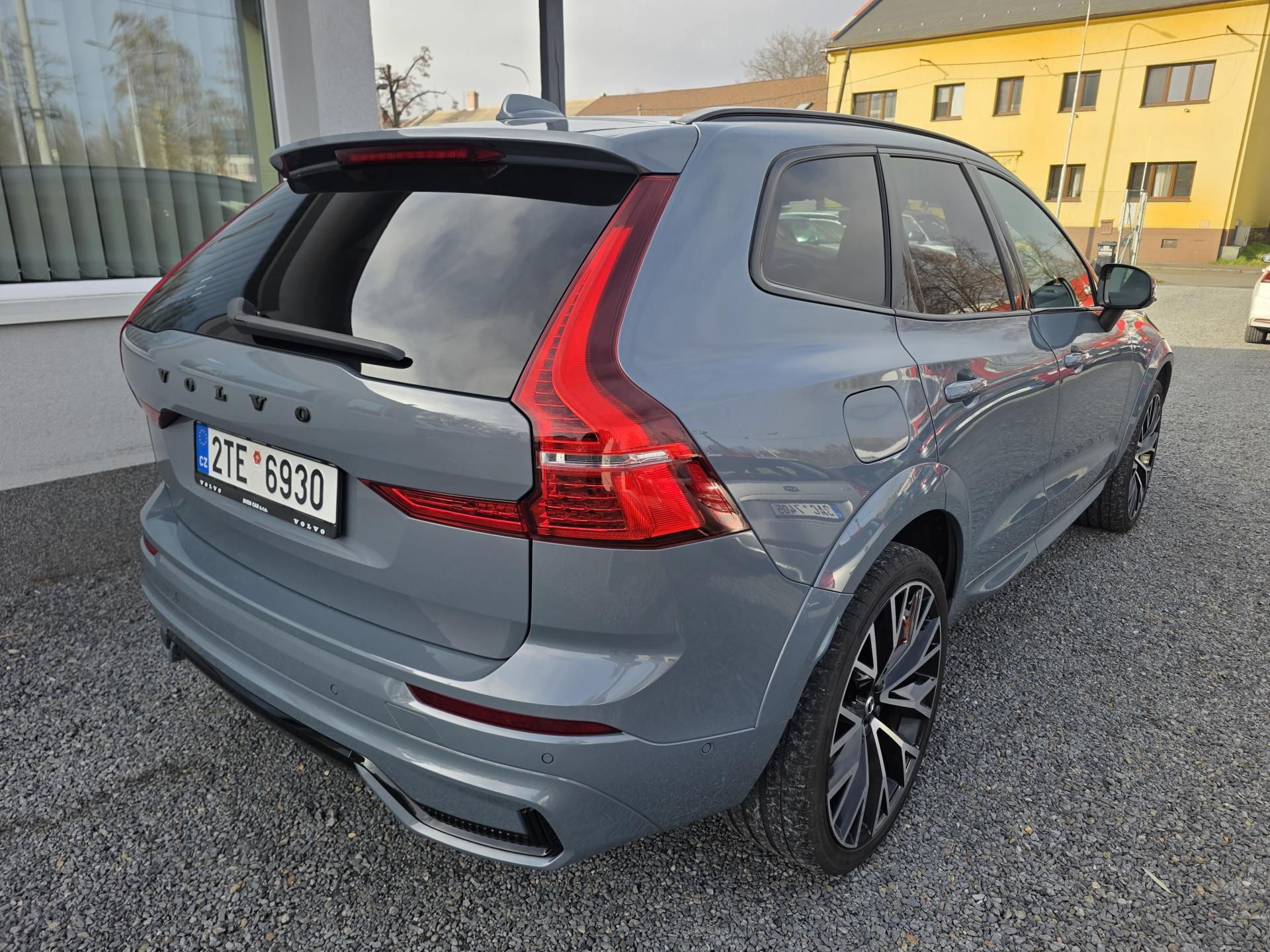 Volvo XC60, 2.0 D R-Designe Bowers&Wilkins - fotka 5