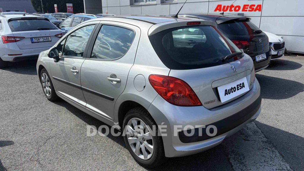 Peugeot 207, 1.4i,2.maj,ČR - fotka 2