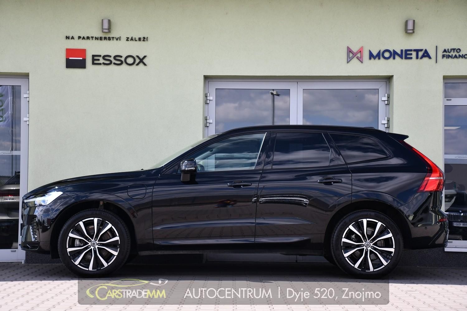 Volvo XC60, 2.0T8 R-Desing RECHARGE - fotka 2