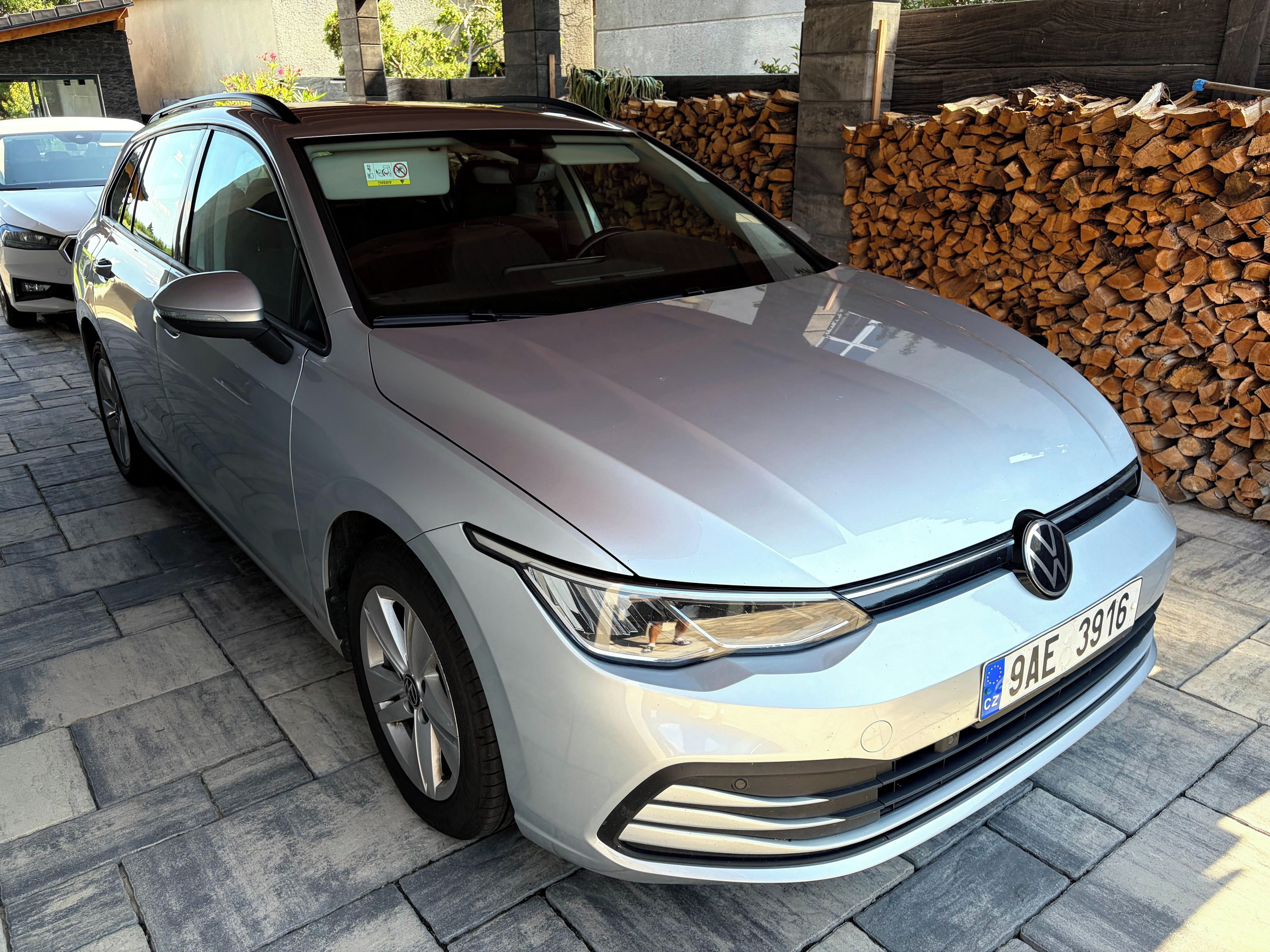 Volkswagen Golf, 1 MAJITEL  SERVISNI KNIHA