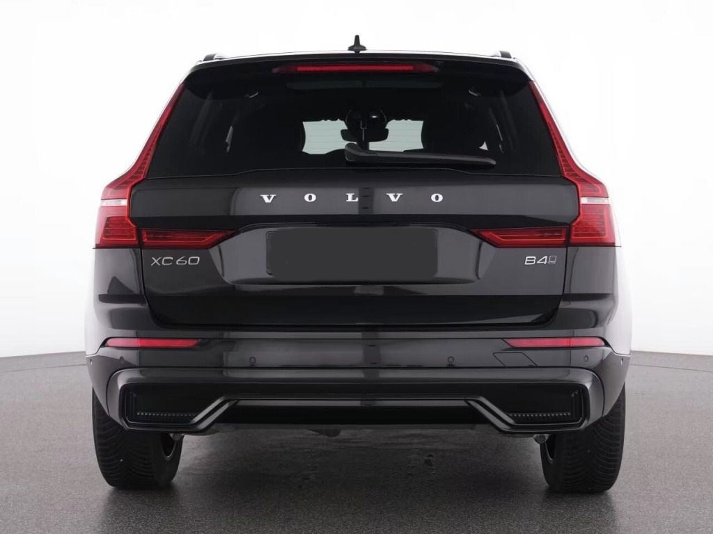 Volvo XC60, B4 2.0 AWD Plus*360° kamera* - fotka 4