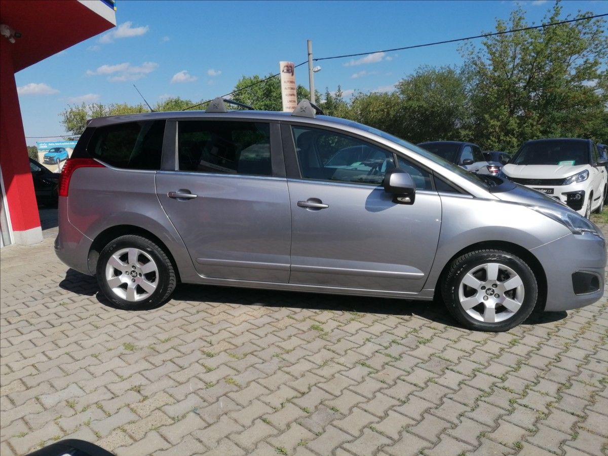 Peugeot 5008, 1,6 BlueHDi 88kW, 7 míst NAVI - fotka 4