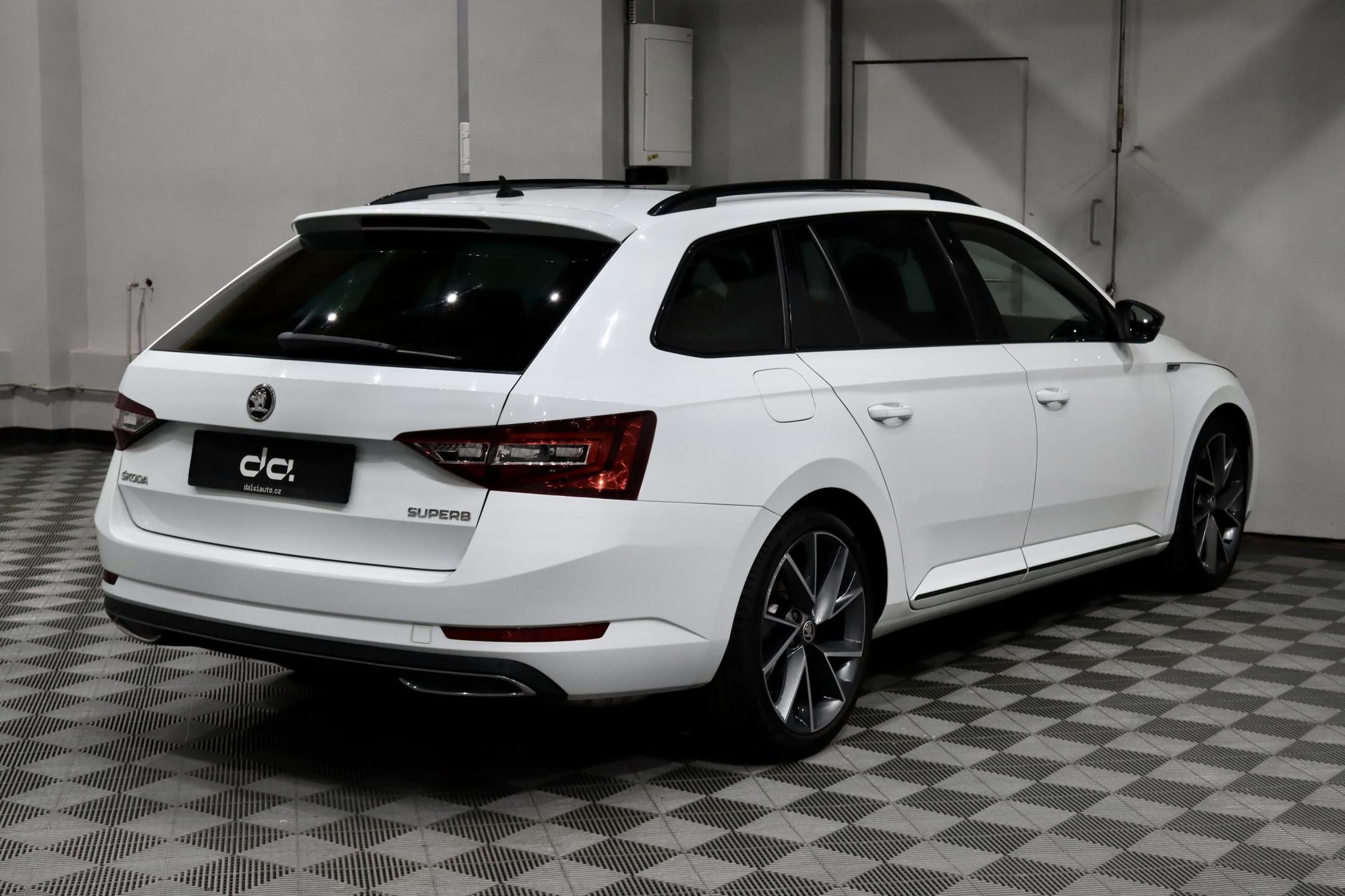 Škoda Superb, 3 2.0 TSI 162 kW DSG Sportline - fotka 6