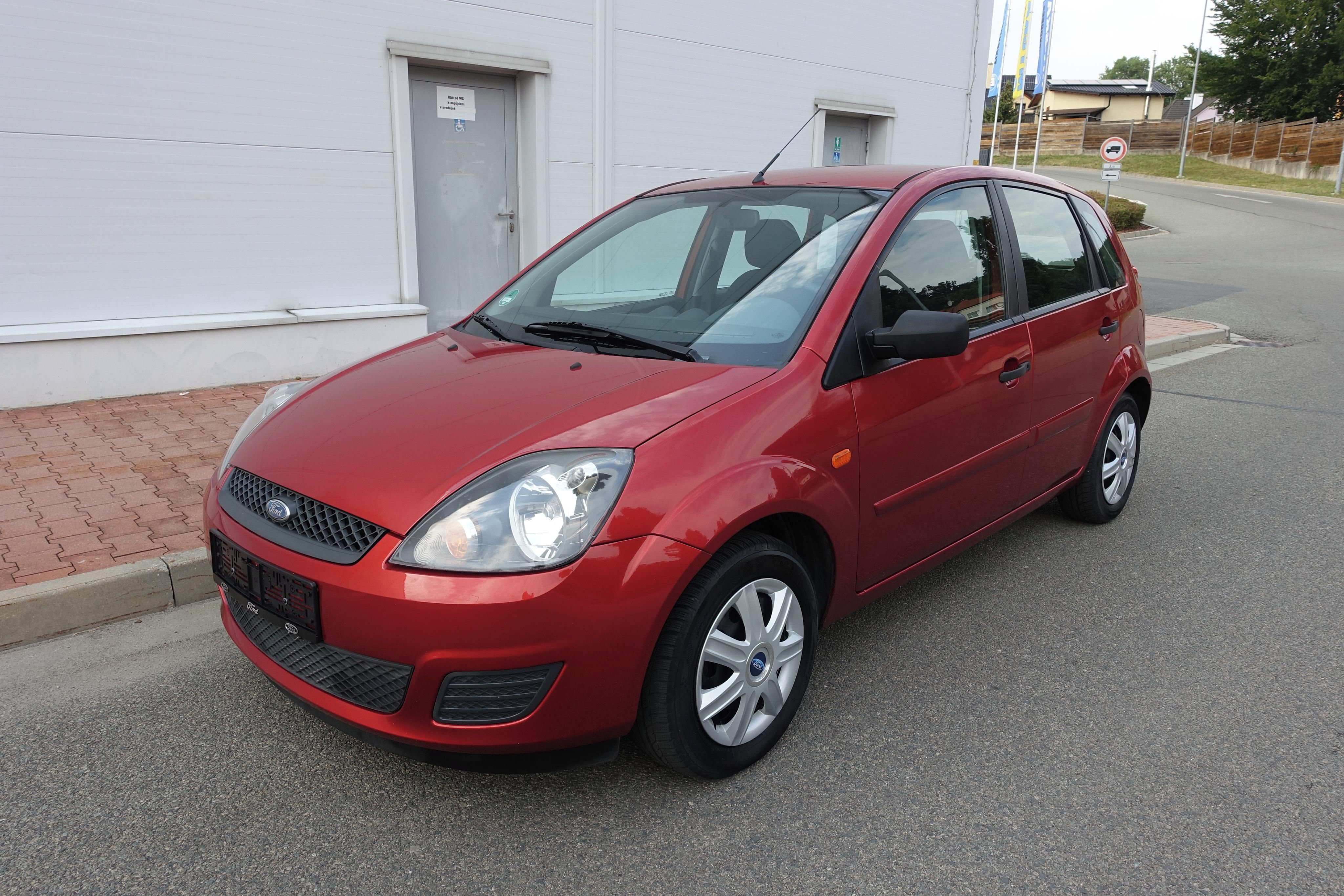 Ford Fiesta, 1.4 16Vgaráž,tažné,KRÁSNÝ STAV