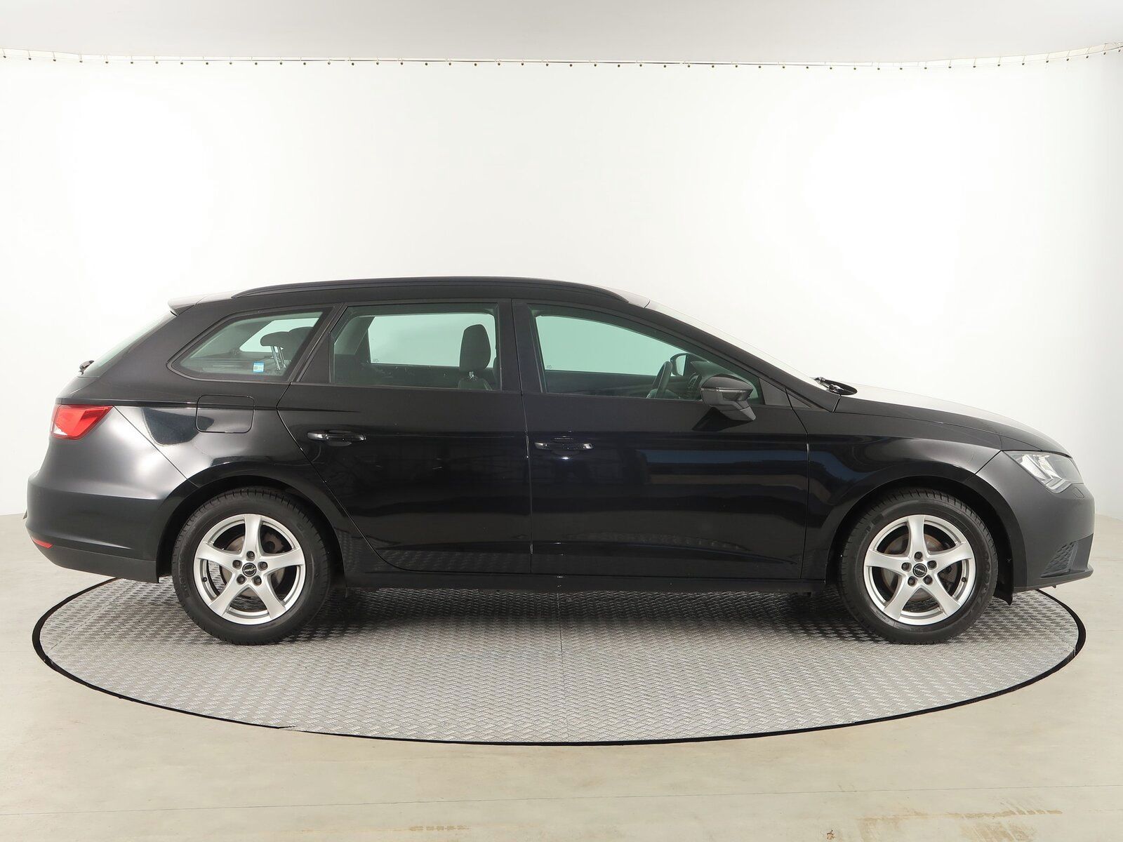 Seat Leon, 1.6 TDI, Navi, Klima, Tempomat - fotka 6