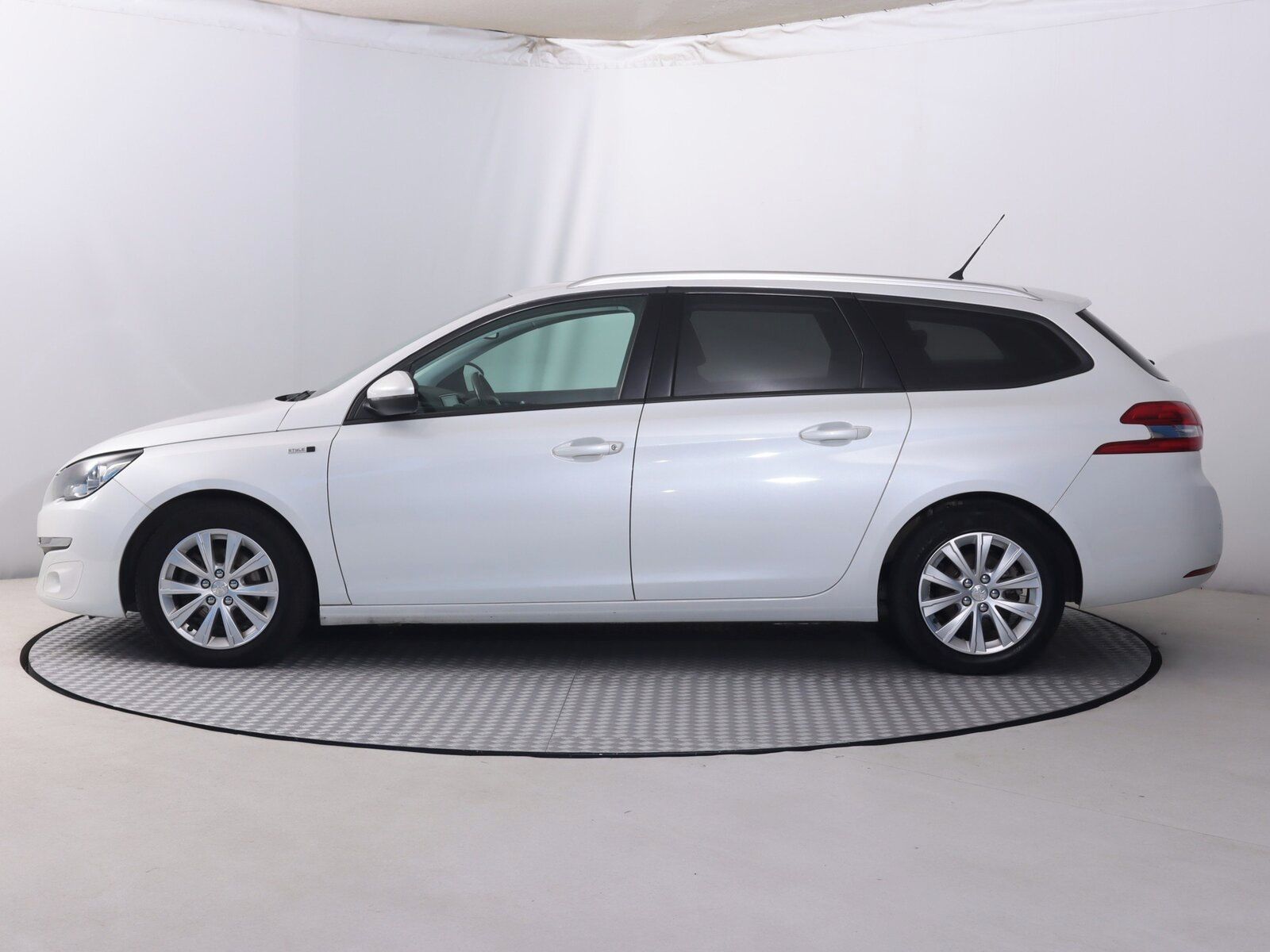 Peugeot 308, 1.6 BlueHDi, Style, Serv.kniha - fotka 3