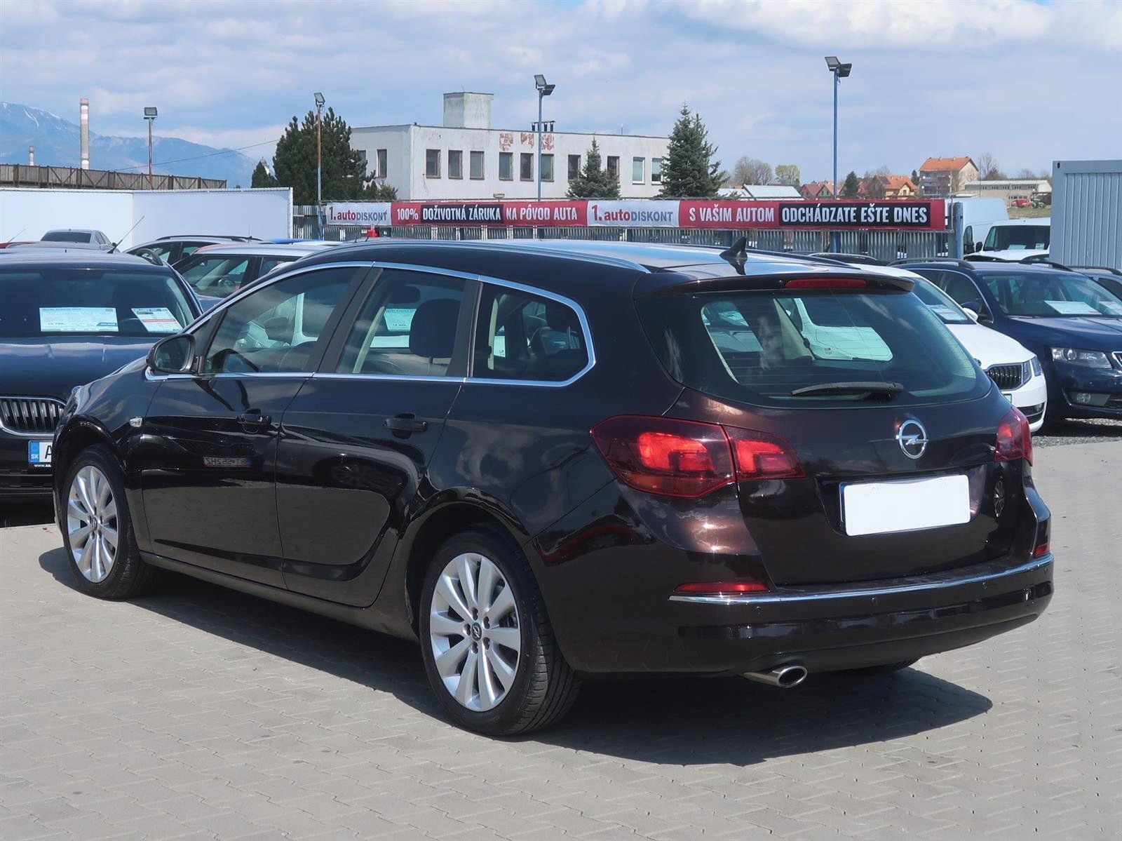 Opel Astra, 1.4 T, Kožené sedačky - fotka 4